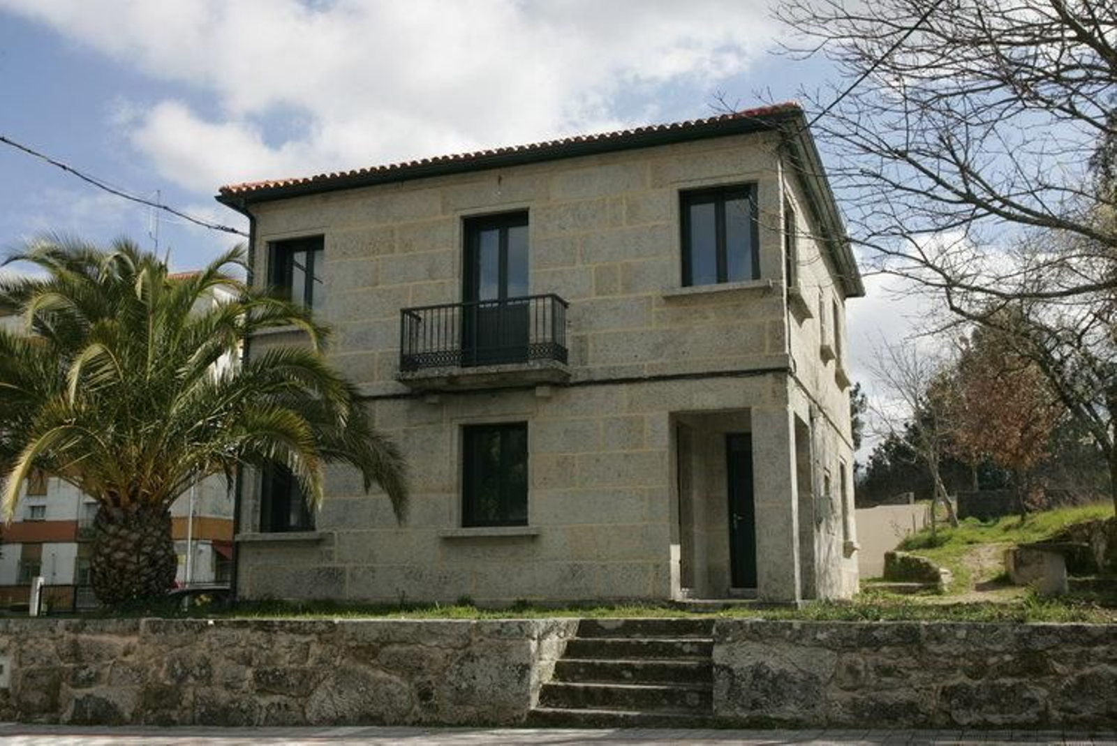 El pleno de Lobios ha cedido la planta baja de la antigua casa del médico para este servicio infantil.
