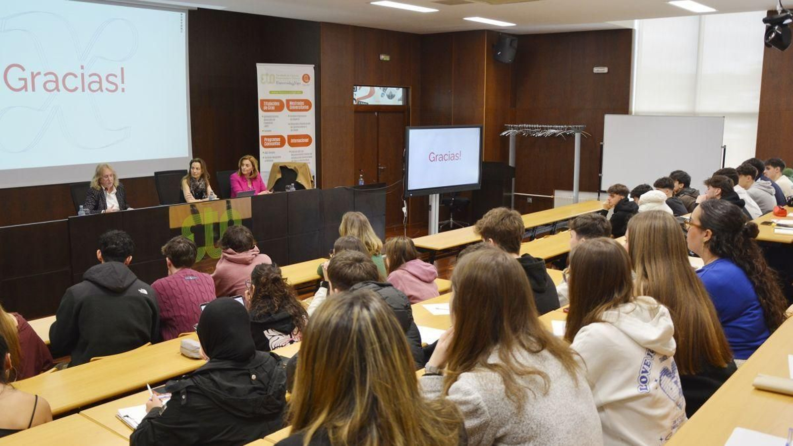 Alumnado del Campus durante la charla.