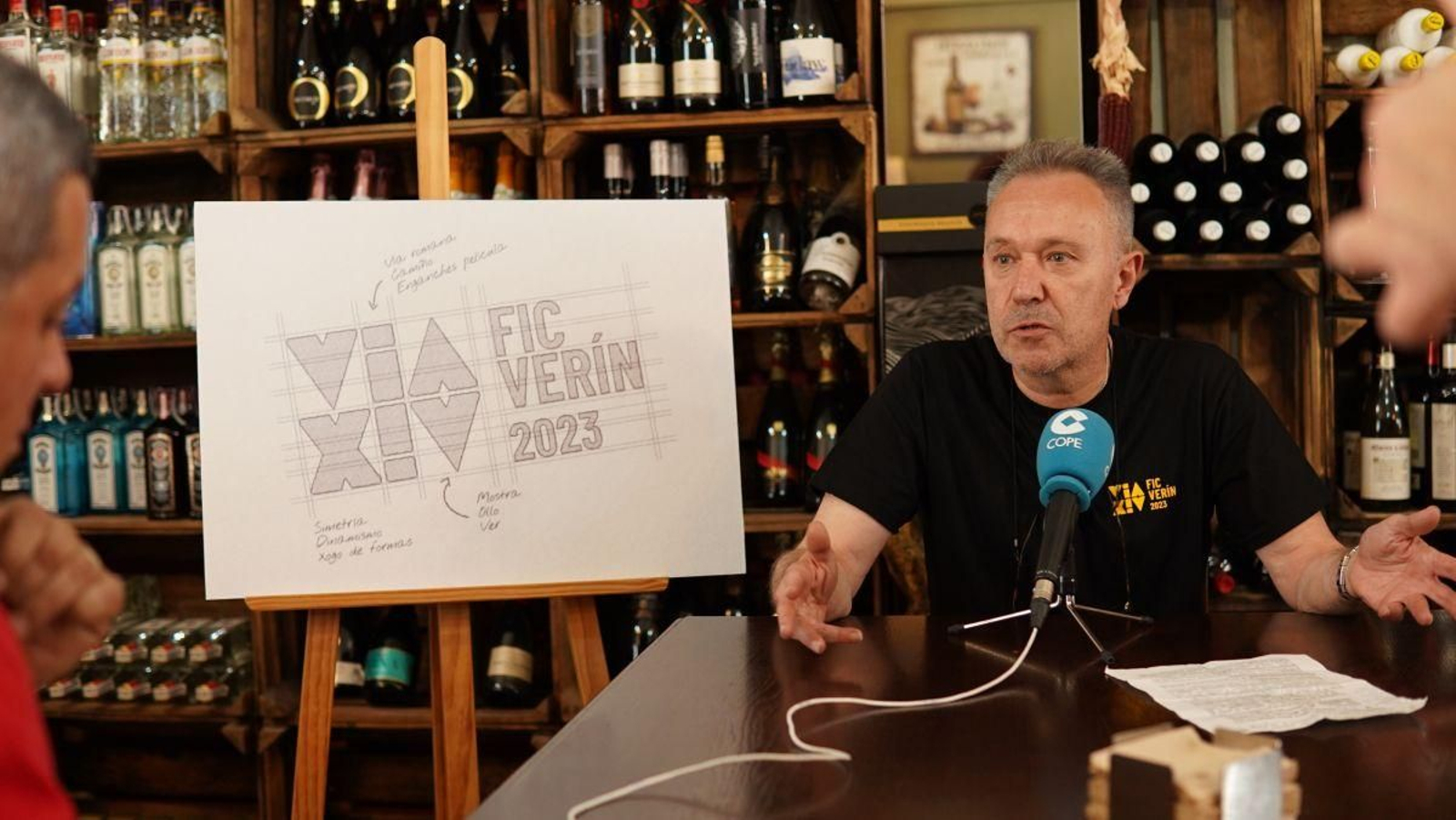 Jorge Godás explica la nueva imagen corporativa del FIC.