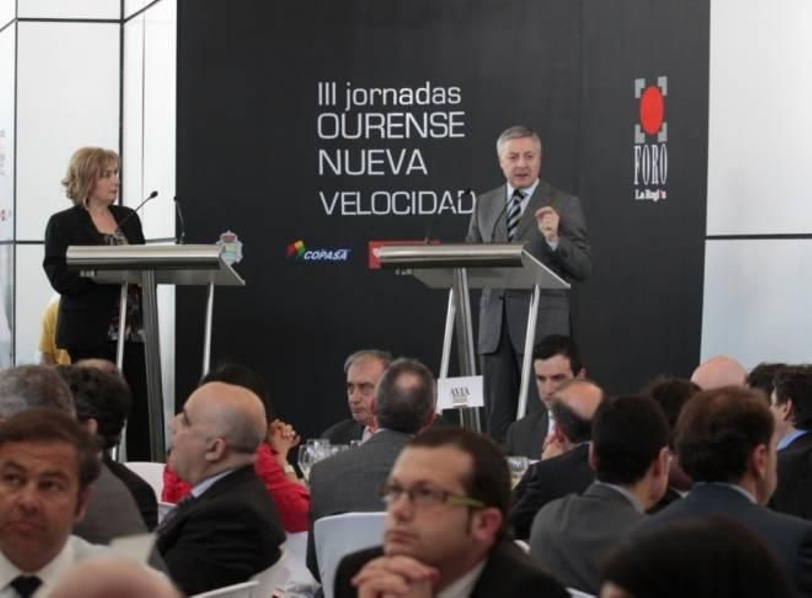 José Blanco, presentado por Nora Sola, interviene ante los representantes institucionales y empresarios en el Foro 'Ourense, Nueva Velocidad'