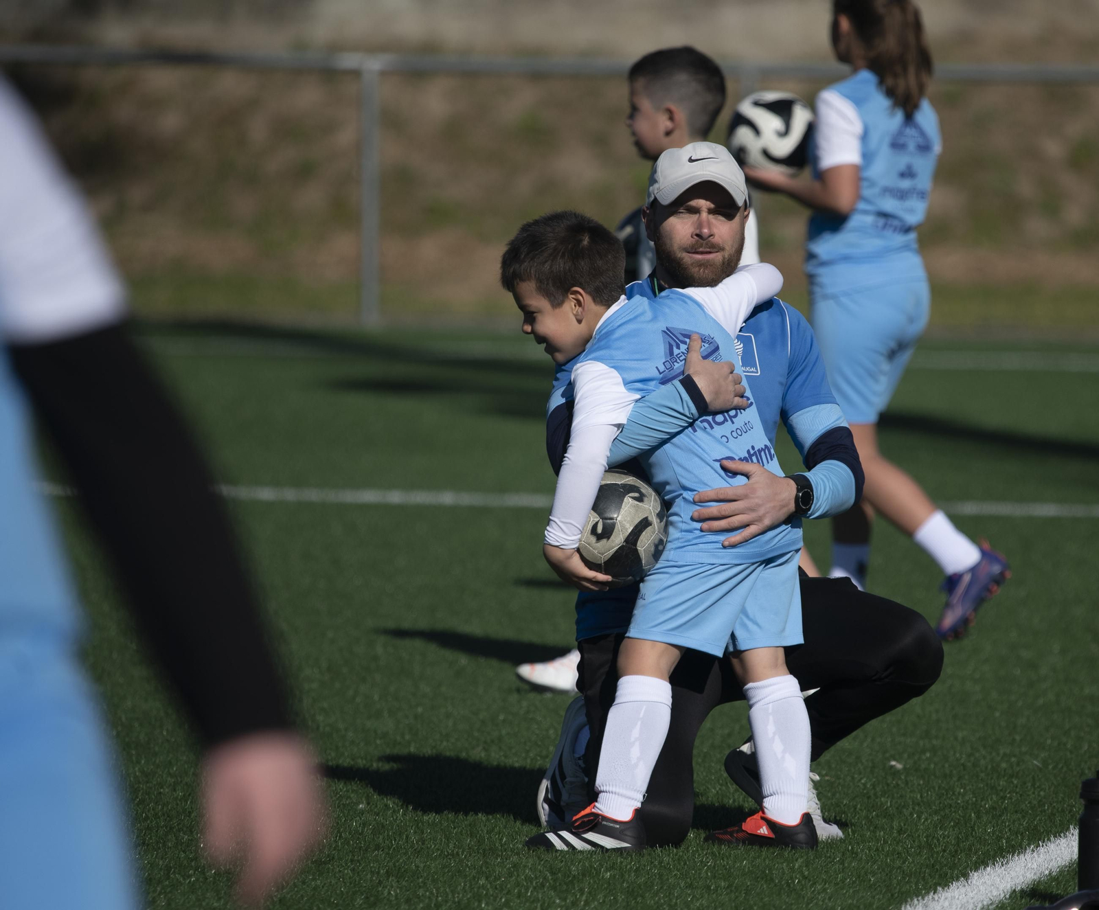 Galería |  El futbol base ourensano se divierte durante la Semana Santa
