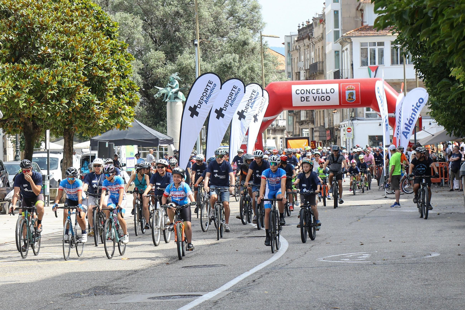 Galería | El ciclismo toma Vigo con la primera edición del Día de la Bici de Atlántico