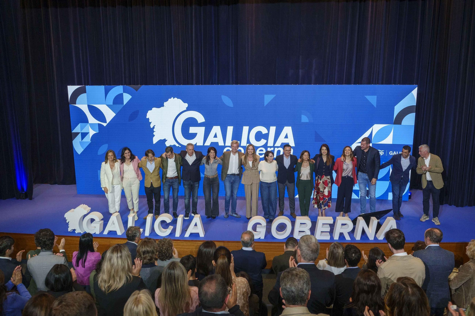 Galería | Rueda lidera el acto del PPdeG en Vigo y hace balance del mandato