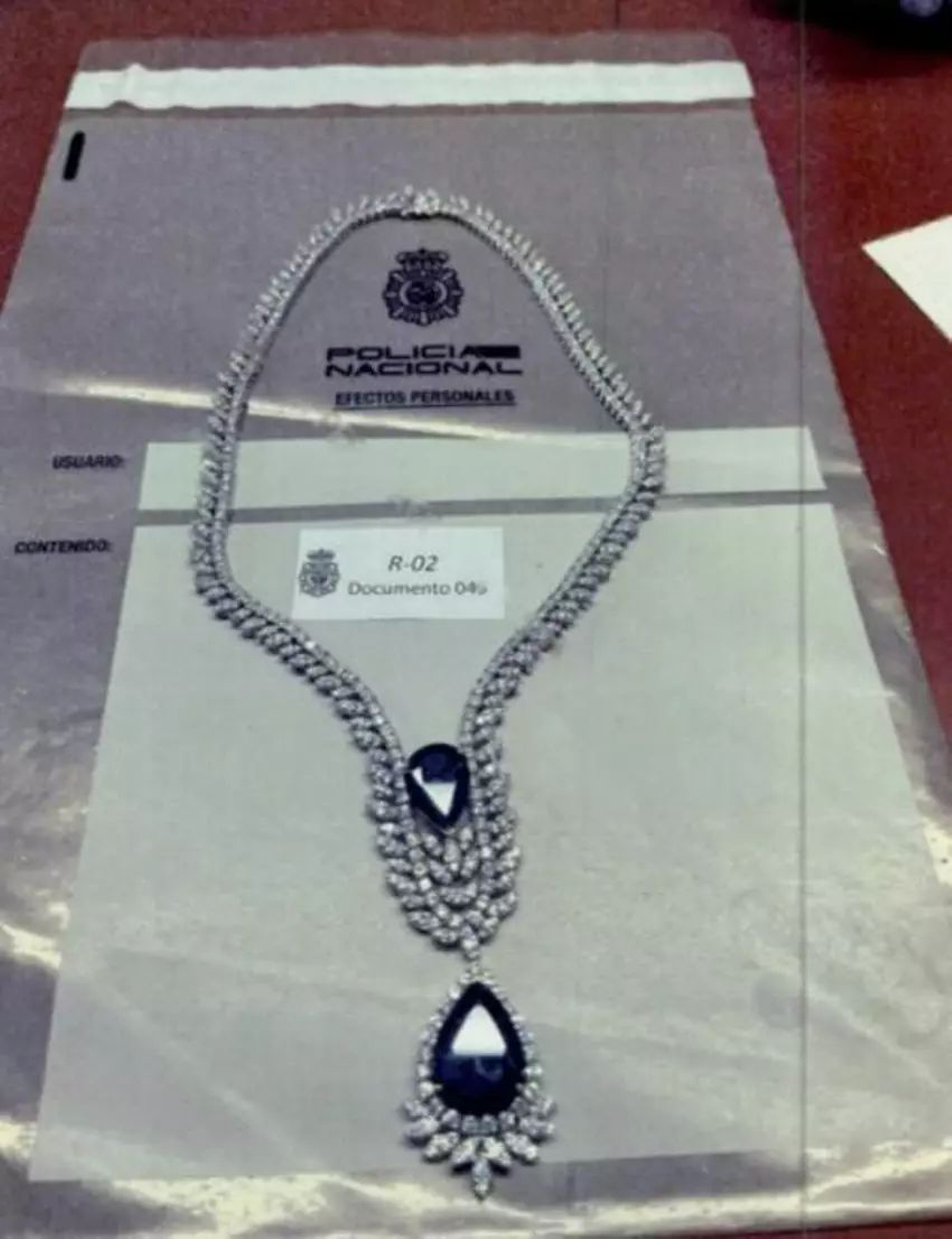 Galería | Las joyas y los relojes que Zapatero guardaba en su despacho