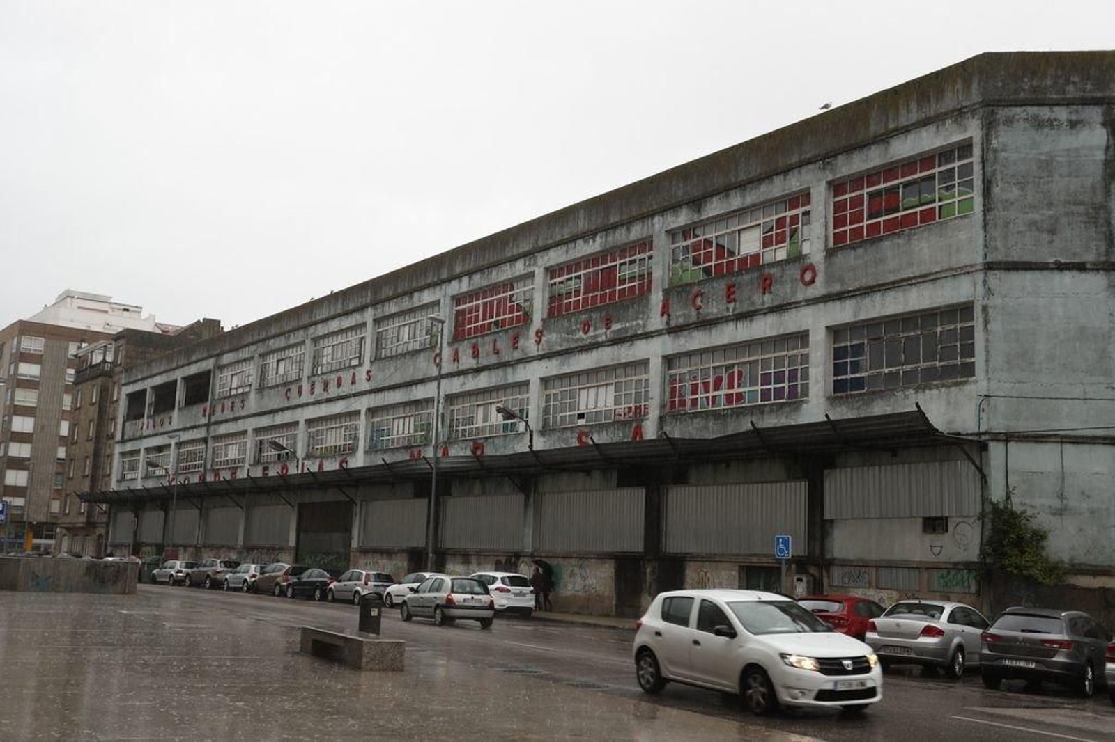 La nave de Cordelerías Mar, cerrada desde hace más de 20 años, en Jacinto Benavente.
