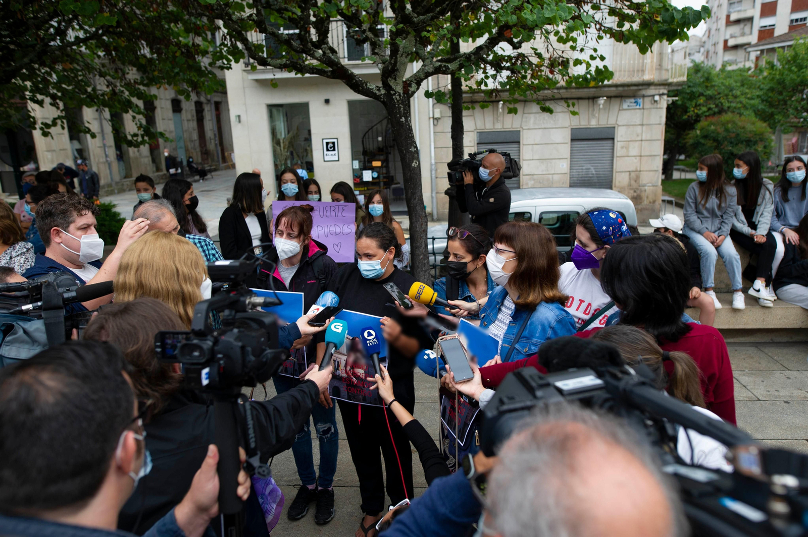 Concentración en apoyo a la menor agredida por un amigo en O Carballiño (MARTIÑO PINAL)