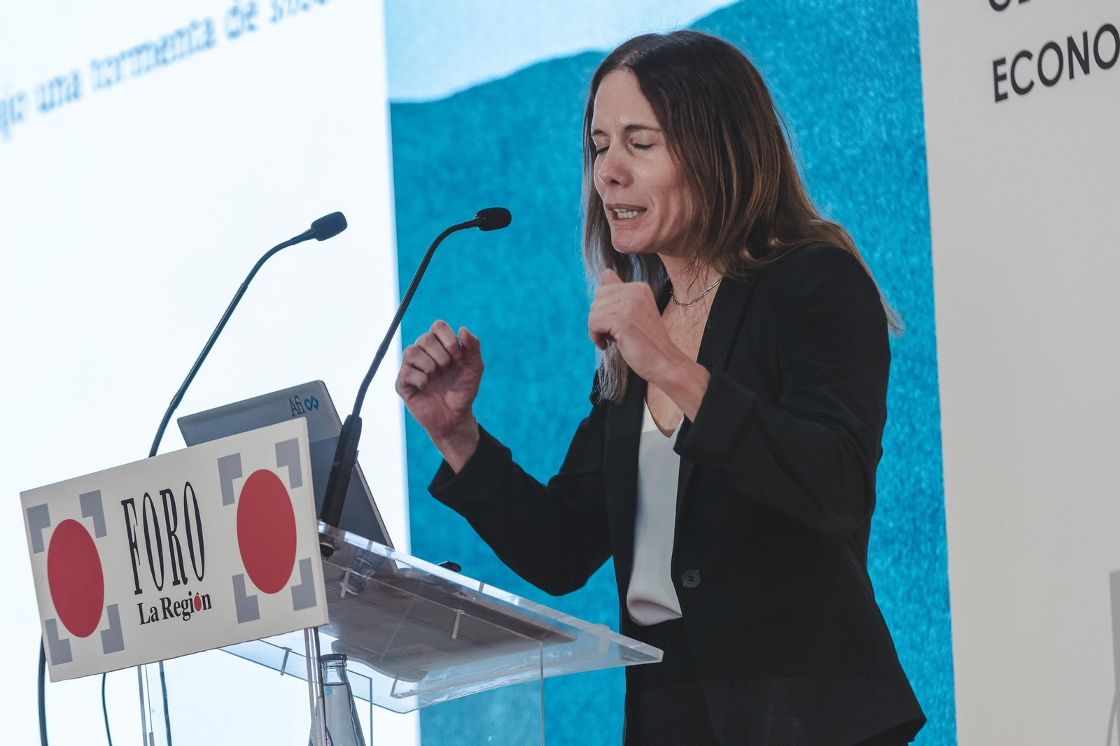 Galería | Numerosos invitados se dan cita en el Foro La Región para escuchar a Luciana Taft, consultora de AFI