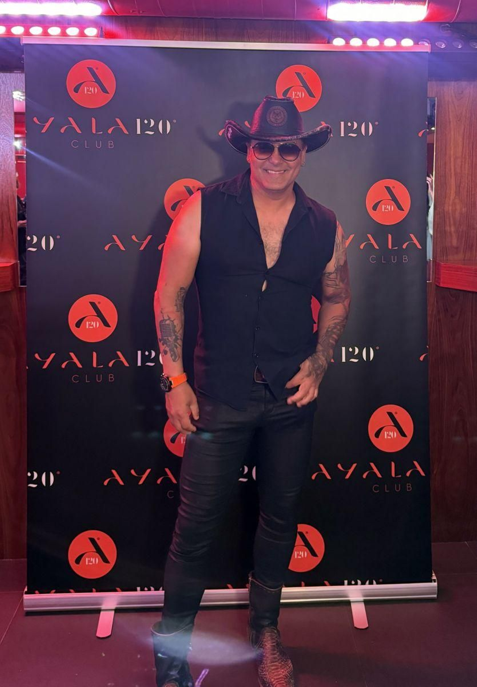 Coyote Dax en el cumpleaños.