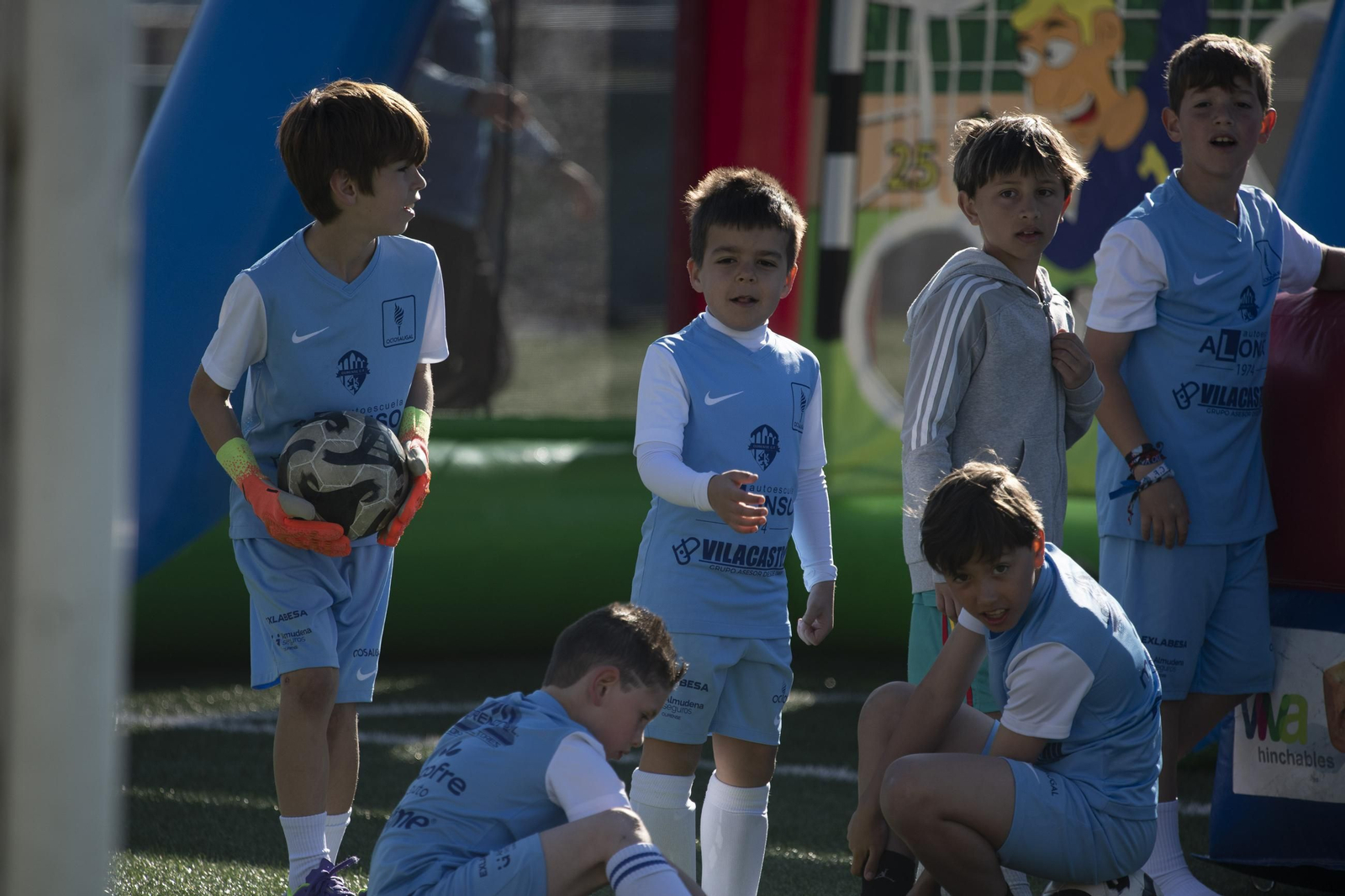 Galería |  El futbol base ourensano se divierte durante la Semana Santa