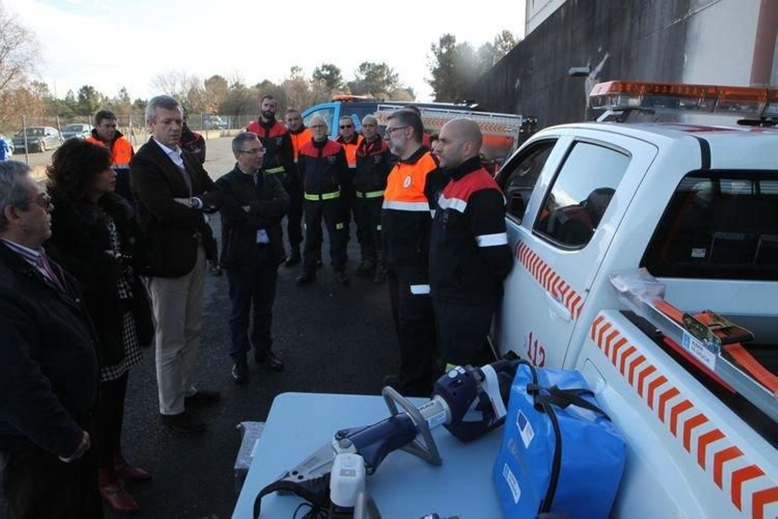 Alfonso Rueda, durante la entrega de equipos, en Pereiro. (MARCOS ATRIO)