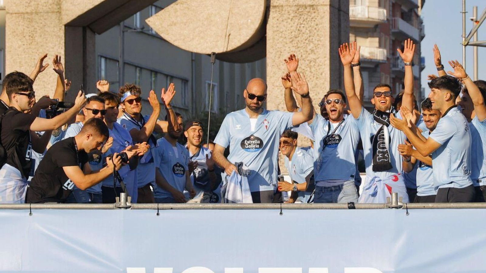 Galería | Fiesta celeste en Vigo por la vuelta del Celta a Europa