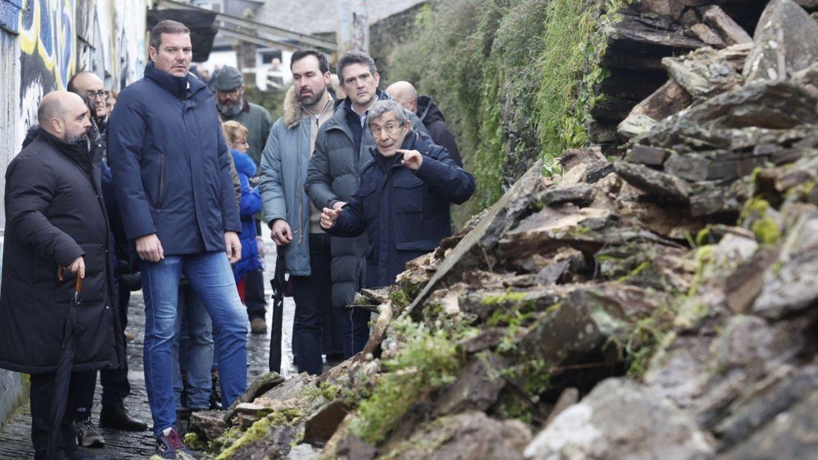 José López Campos, durante la visita a la zona afectada.