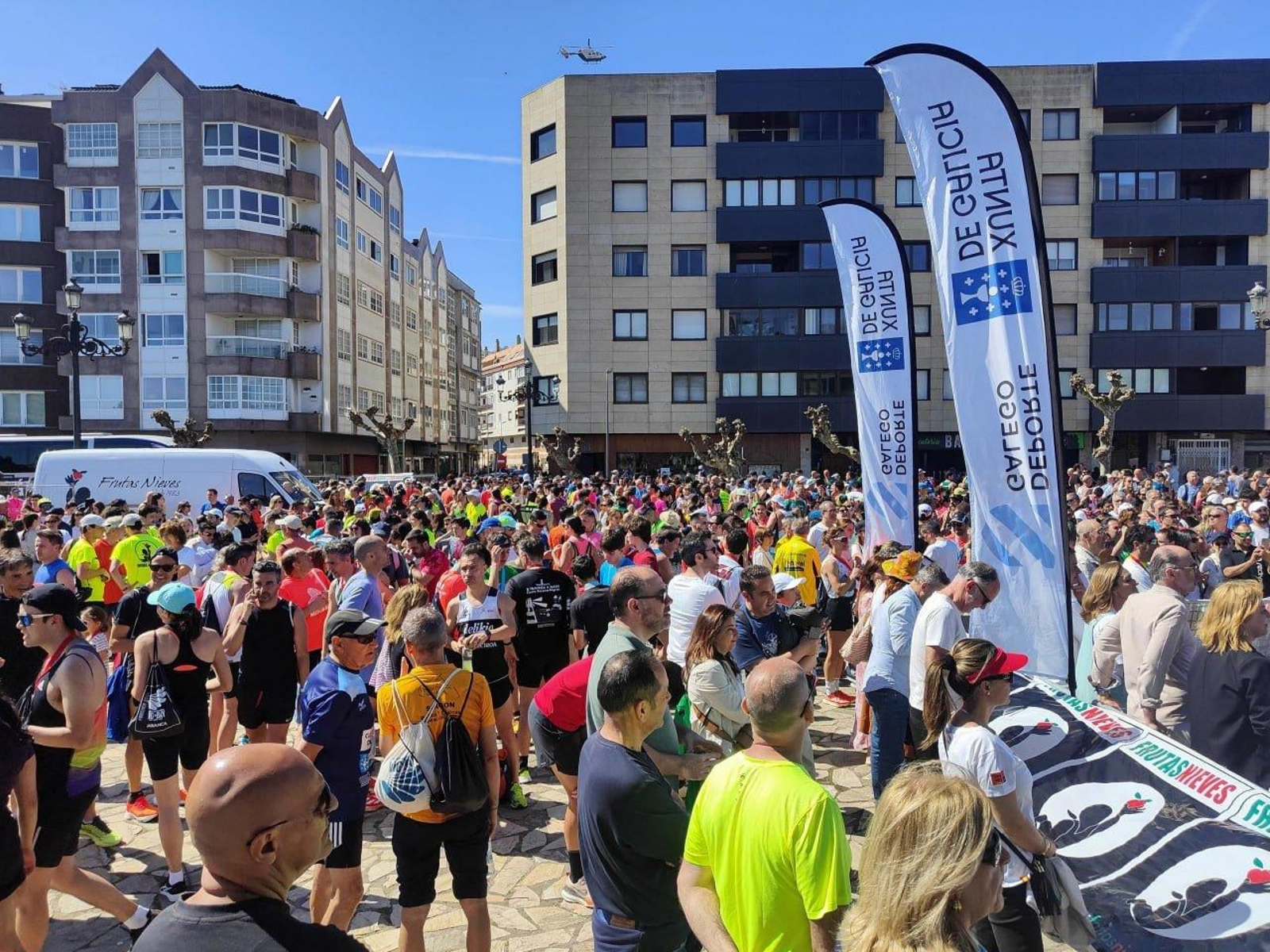 Llegada a la meta de los participantes en la Vig-Bay 2024.