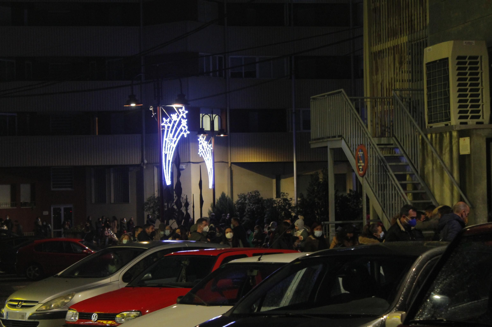 La visita de los Reyes Magos generó una larga cola. (Isaac Cruz)