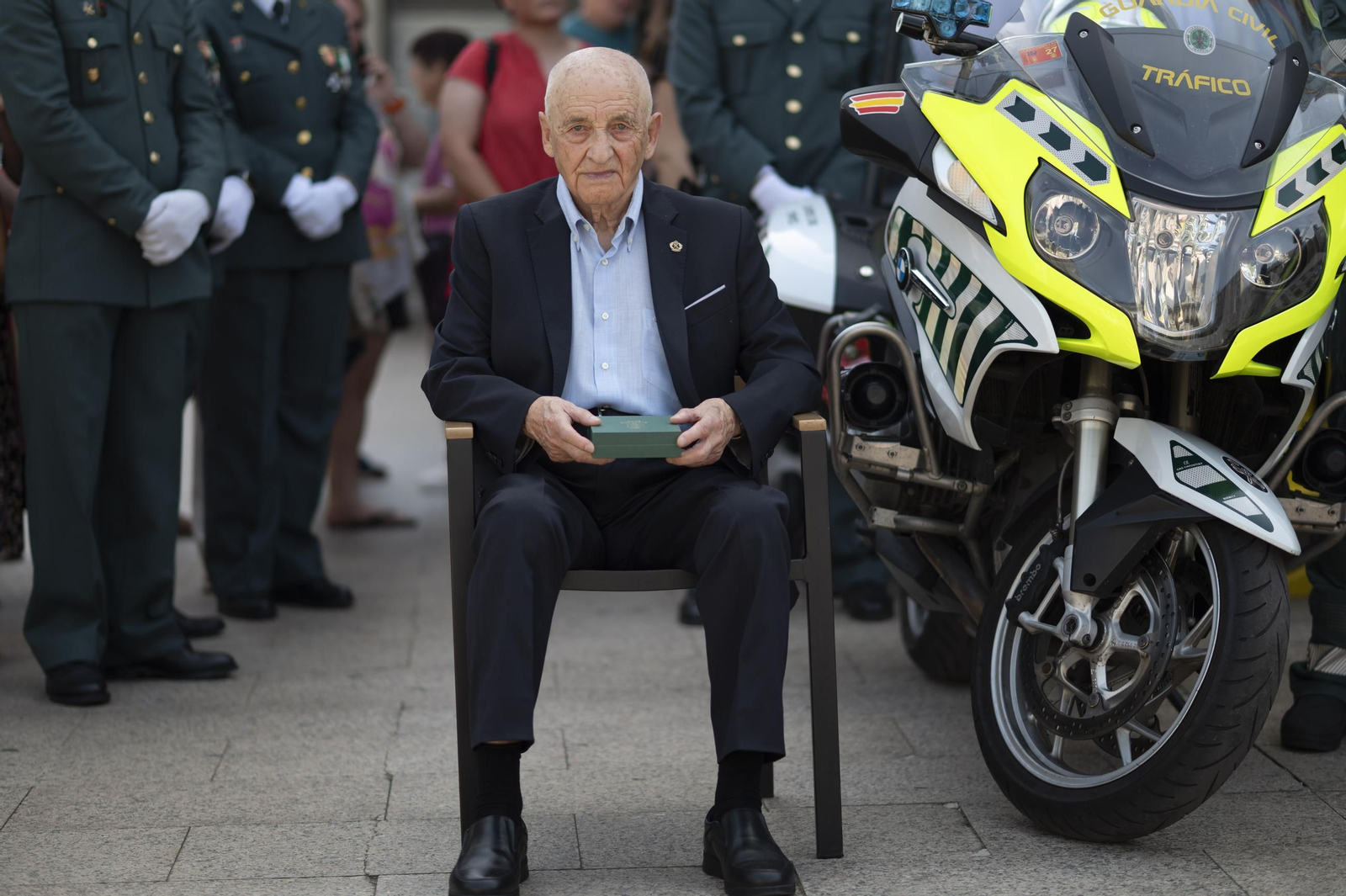 Galería | O Barco de Valdeorras se vuelca con el 182 aniversario de la Guardia Civil