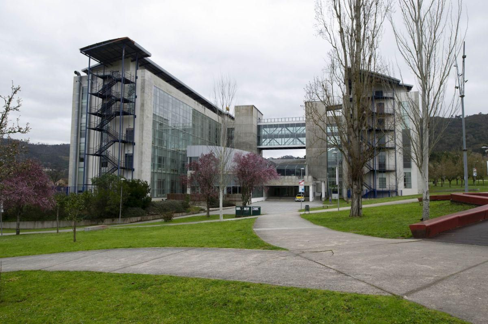 Panorámica exterior da Facultade de Empresariais e Turismo. MARTIÑO PINAL