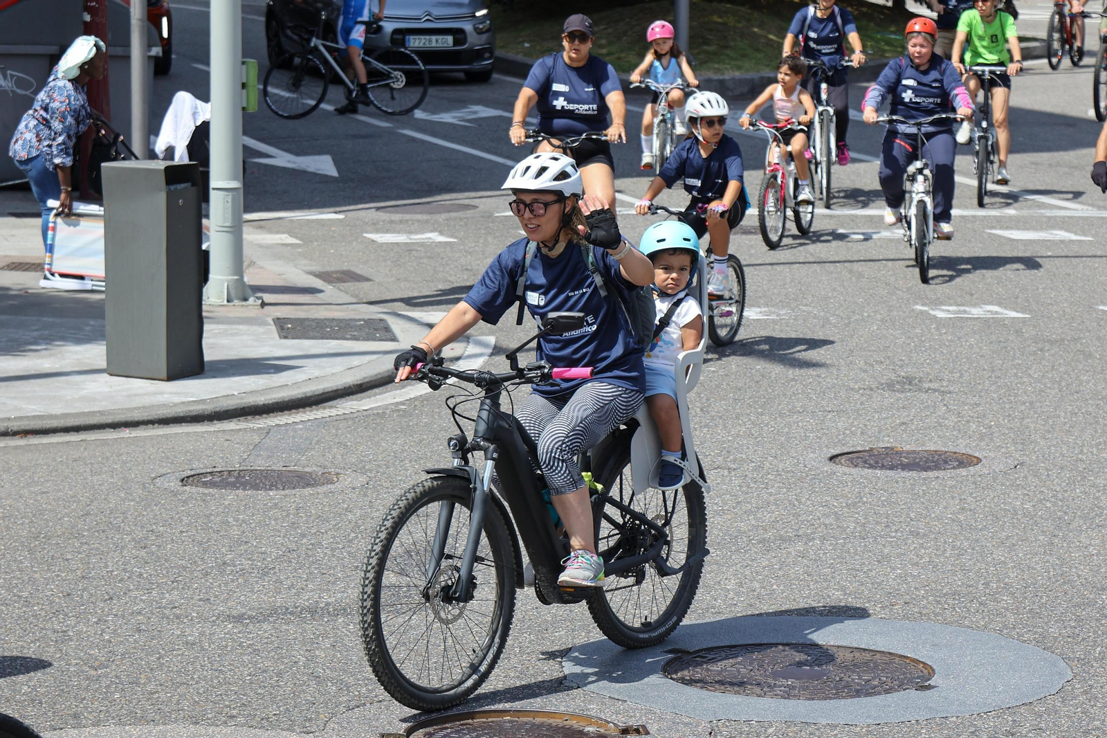 Galería | El ciclismo toma Vigo con la primera edición del Día de la Bici de Atlántico