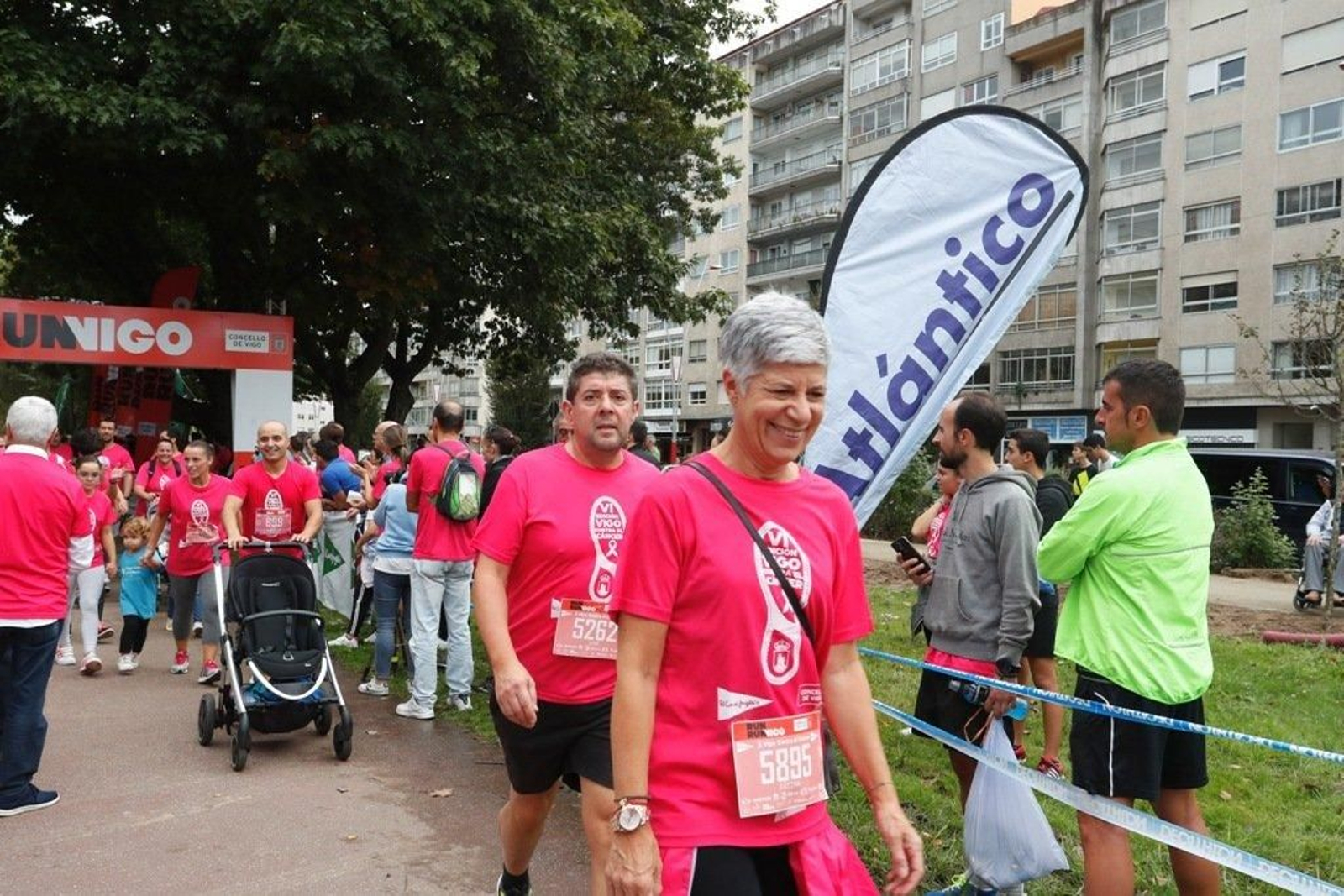 El color rosa abarrotó la Avenida de Castelao - JV Landín 103