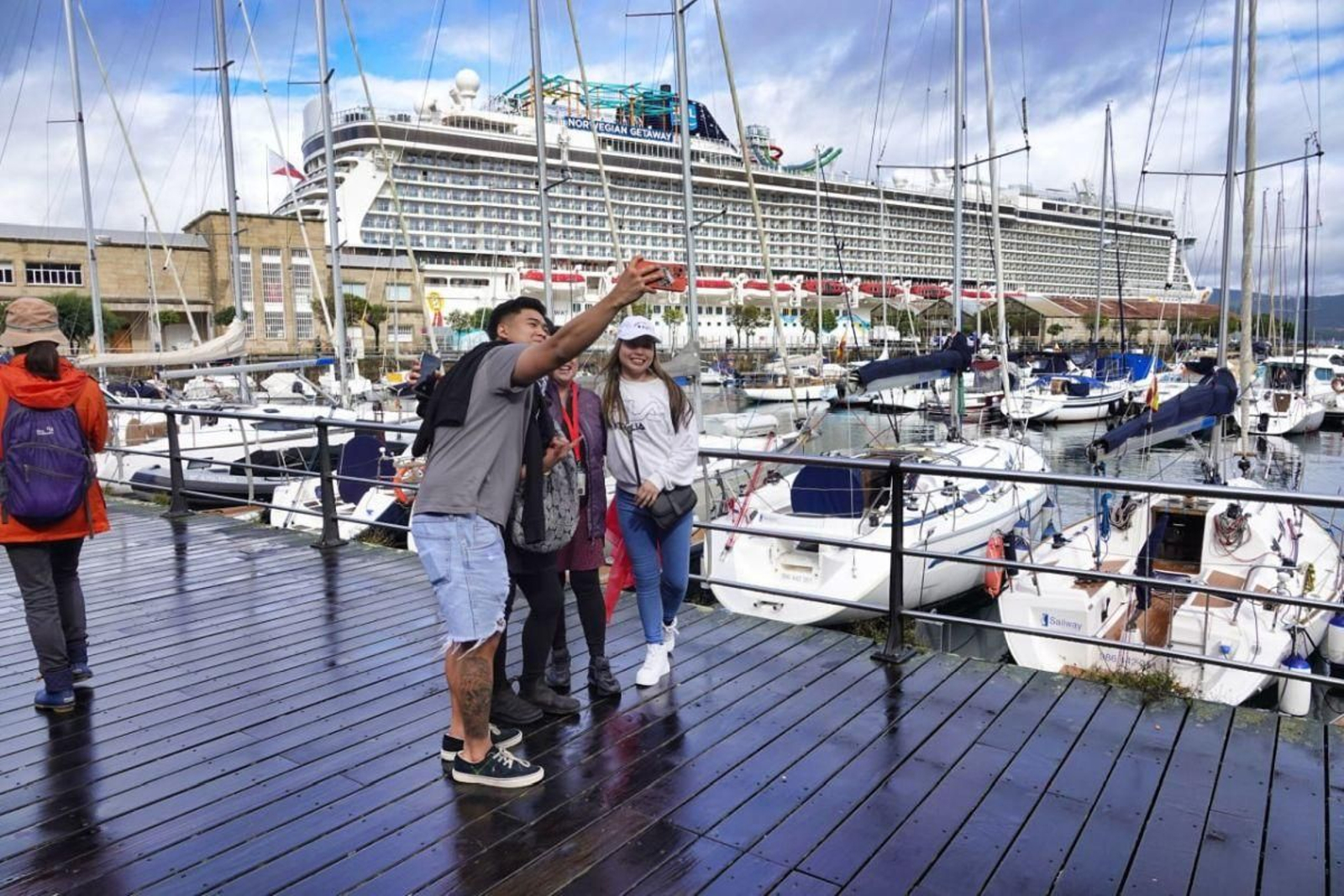 Pese al mal tiempo, ayer doble escala con el “Norwegian Getaway” y el “Ventura”.