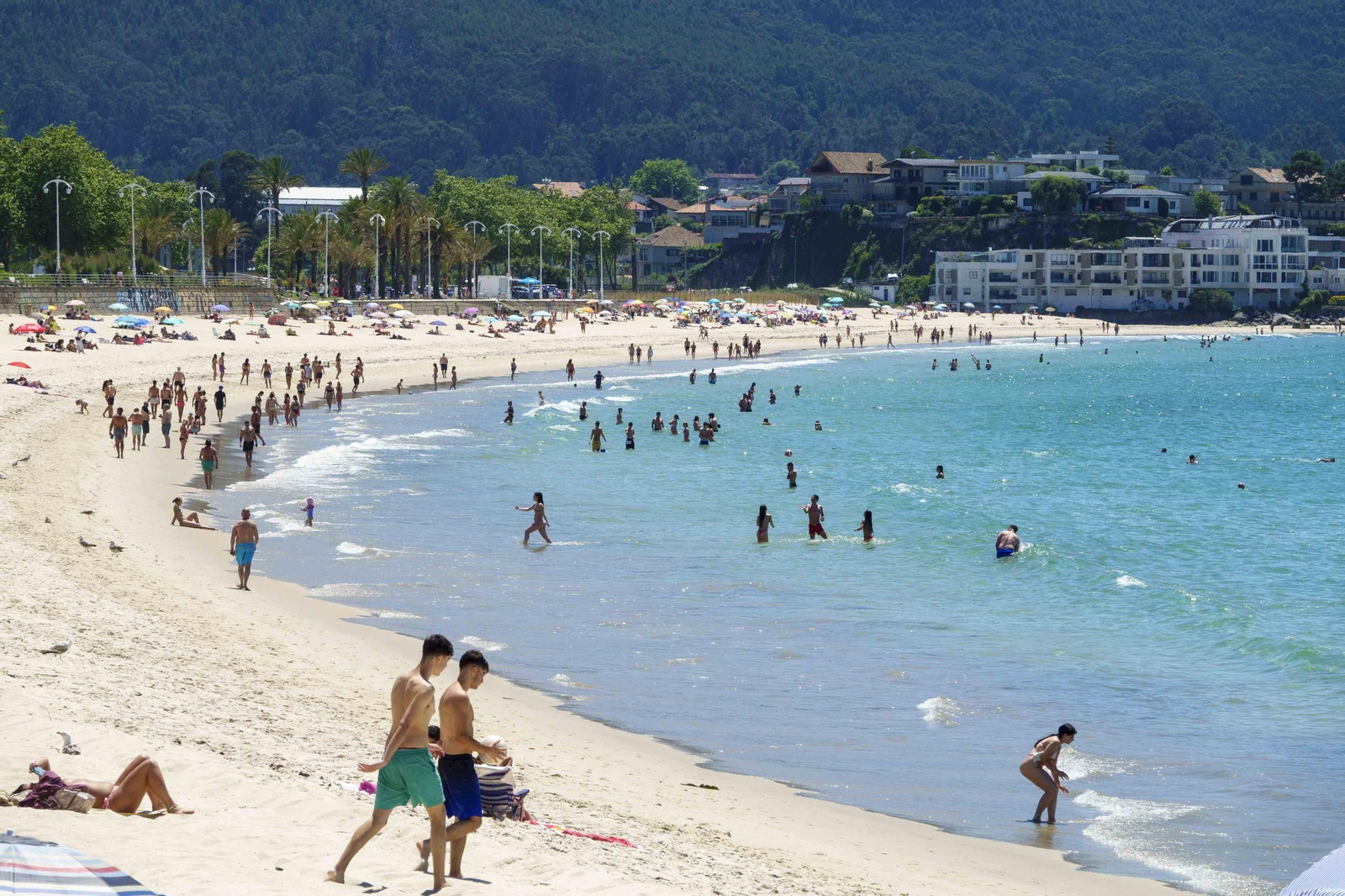 Galería | El calor se apodera de Vigo y llena las playas