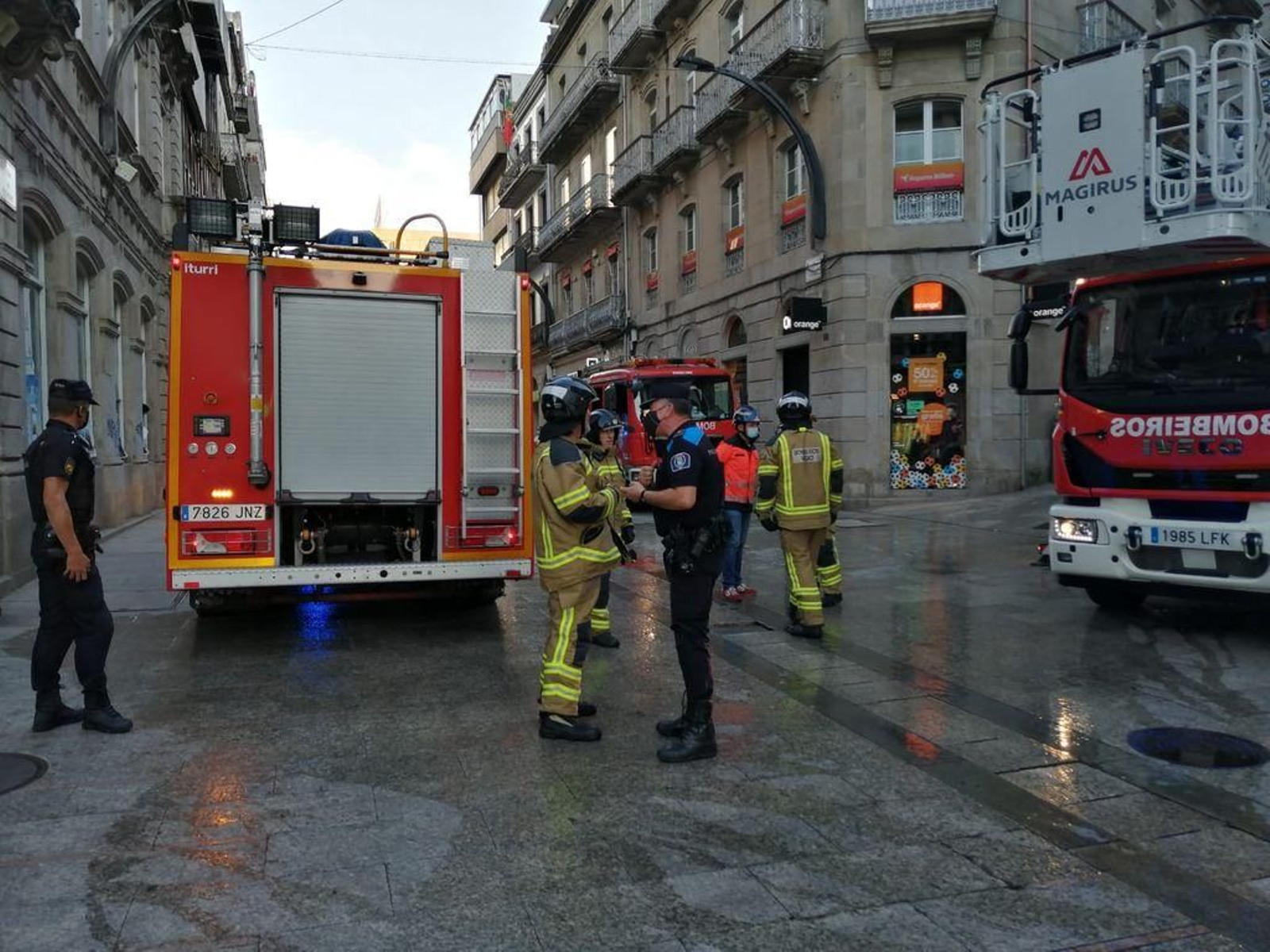Un incendio se desata en la sede del Celta // Vicente Alonso