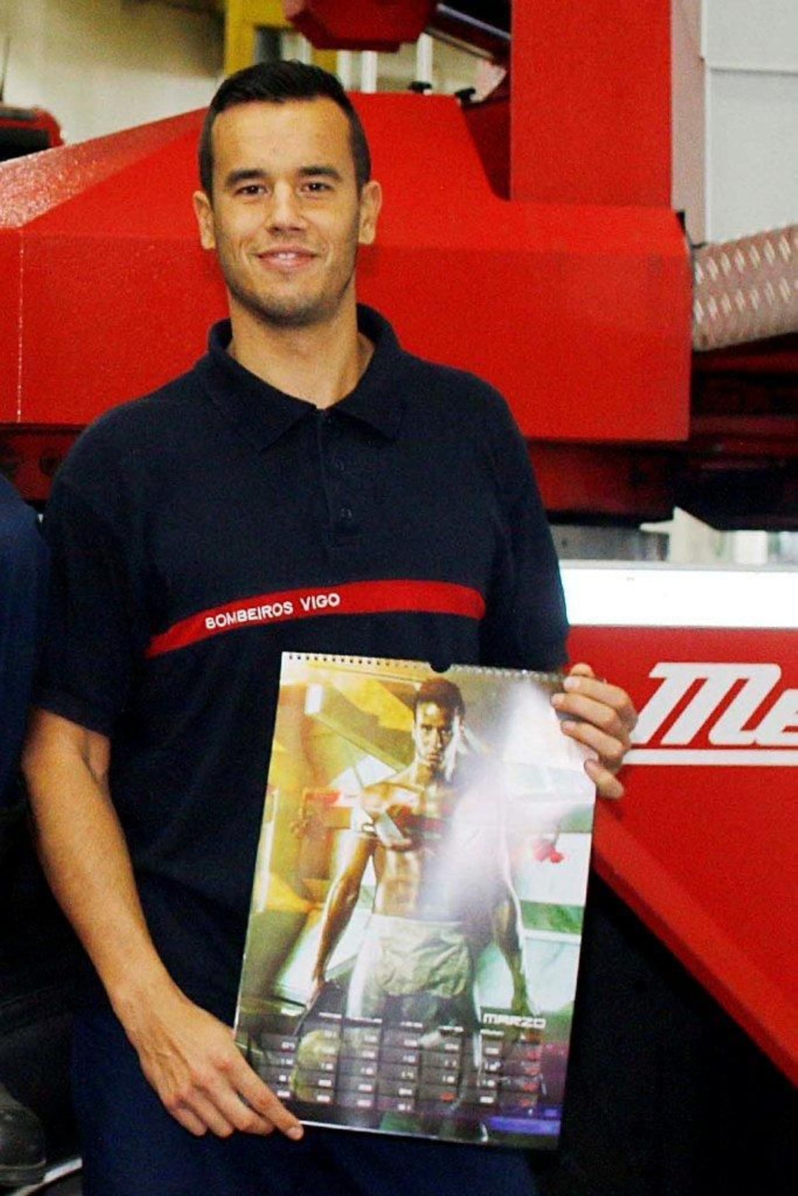 Calendario solidario de los bomberos de Vigo Foto JV Landín 10