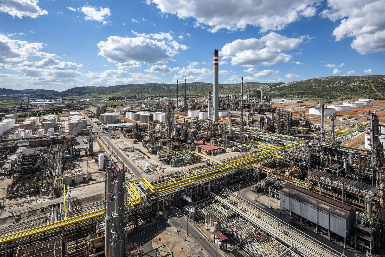 Panorámica de la planta de Repsol en Puertollano
