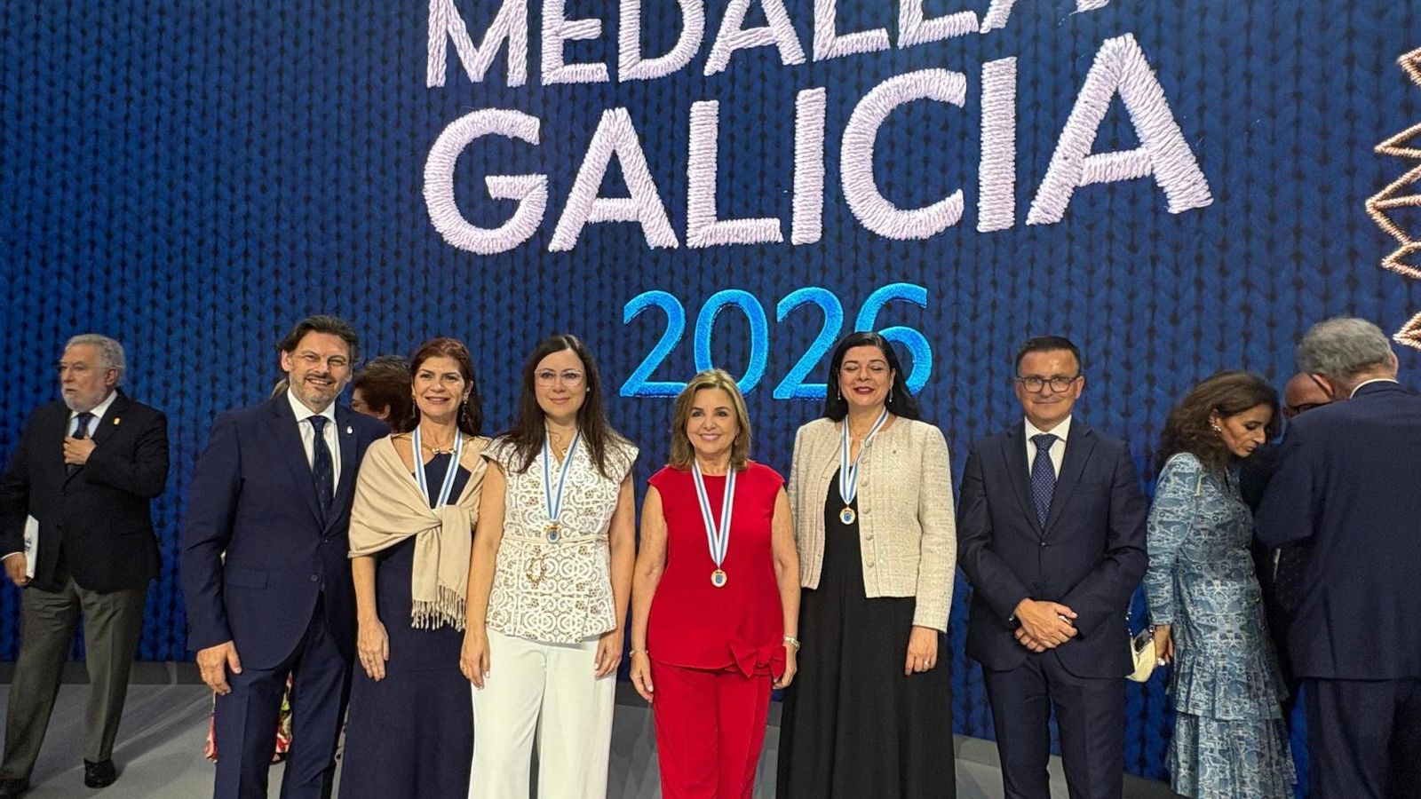 Las galardonadas con las Medallas de Galicia junto al secretario xeral da Emigración(izquierda) y al conselleiro de Emprego
