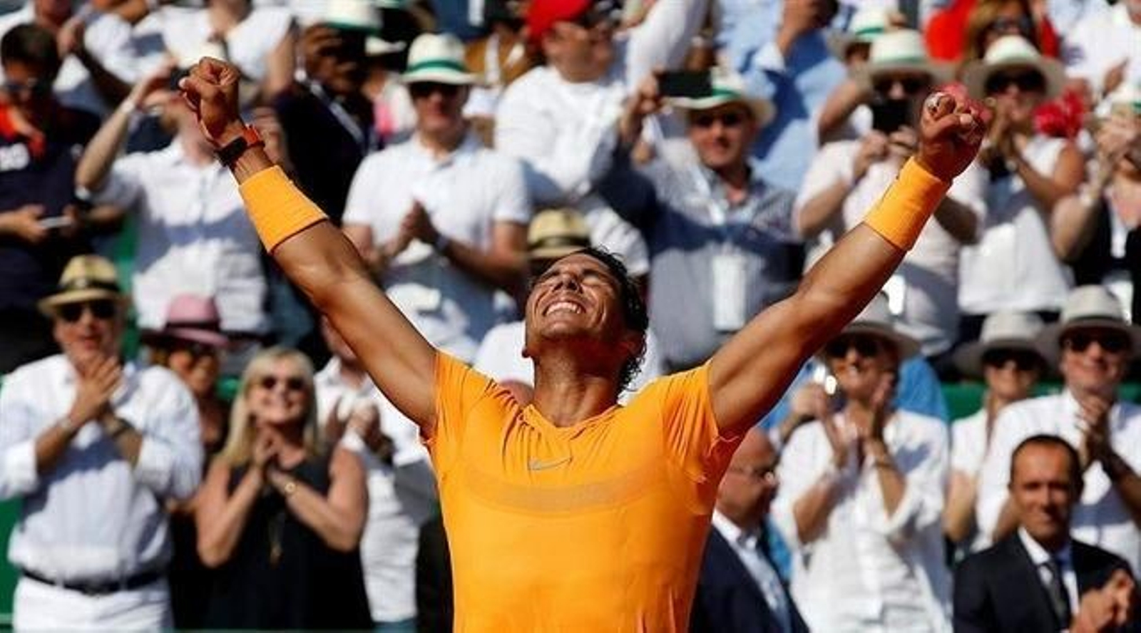 El tenista español celebra la victoria.
