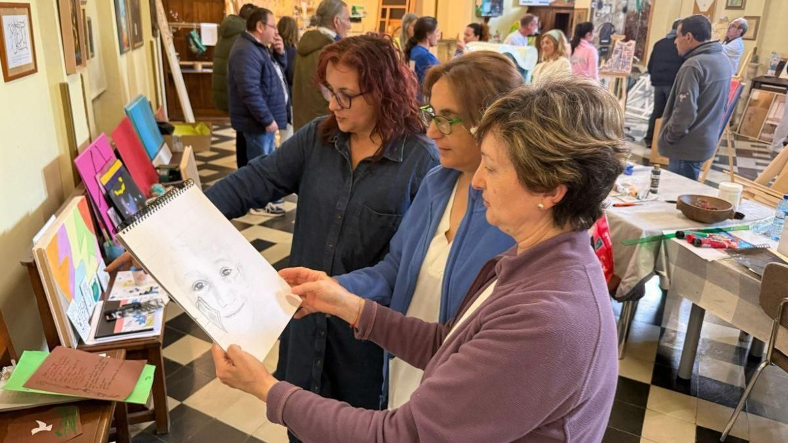 Servizo de Psiquiatría xunto a pacientes de Piñor que participan no “ArtEspida”