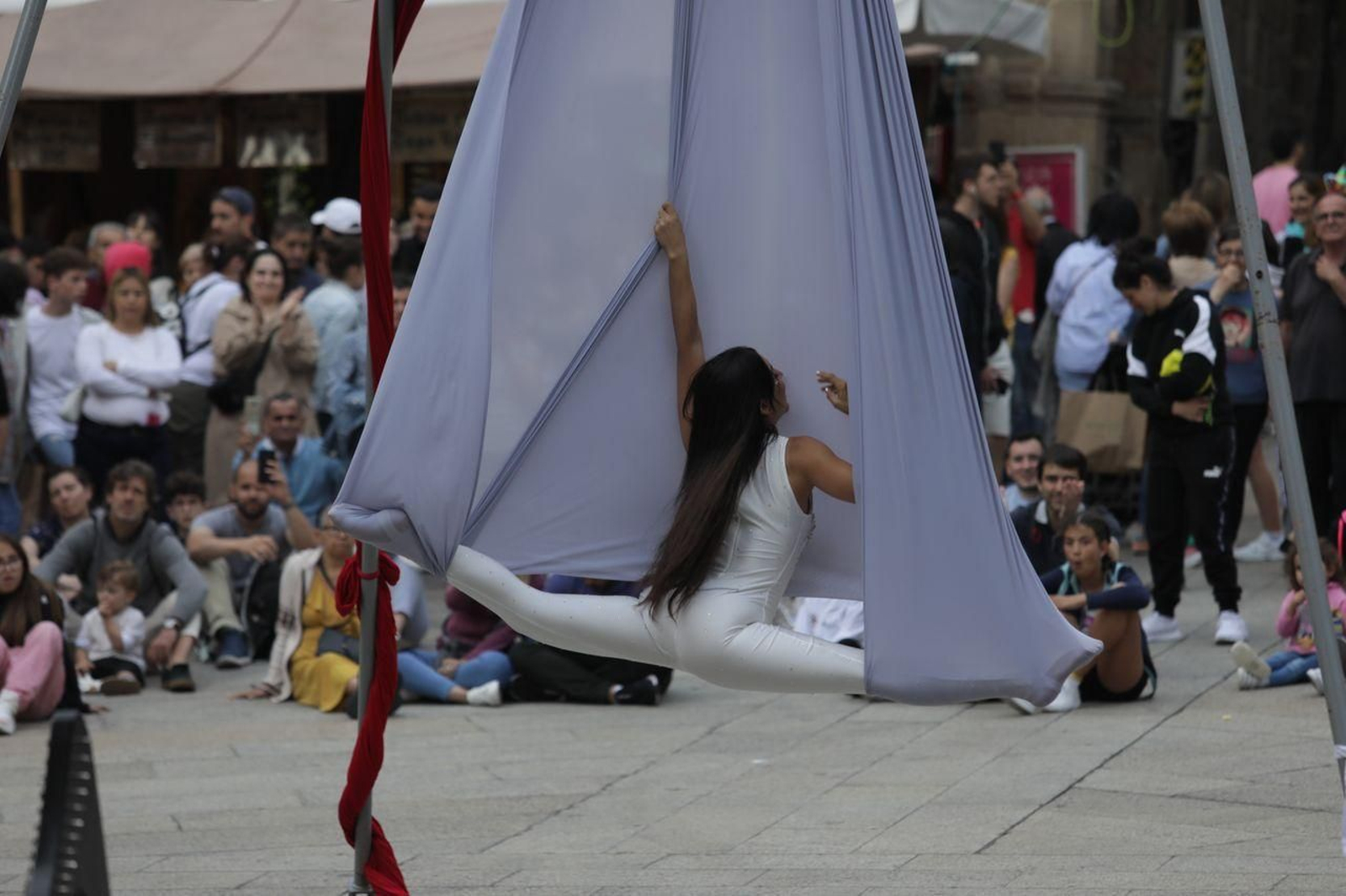 Danza acrobática en la Plaza Mayor (JOSÉ PAZ)