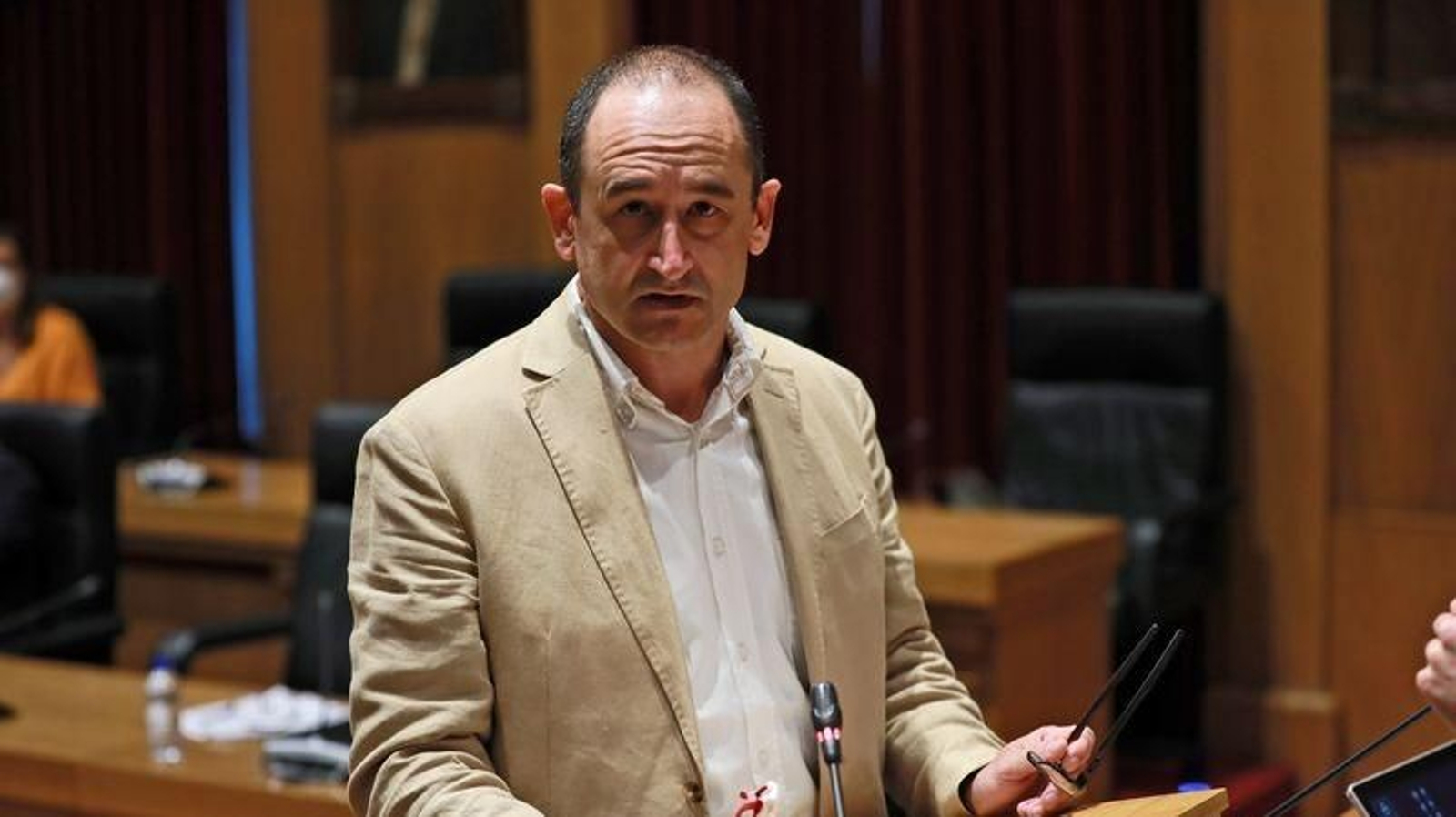 Telmo Ucha tomando posesión como nuevo concejal. (FOTO: José Paz)