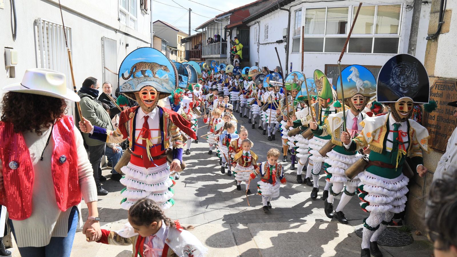 El rey Peliqueiro impone en Laza su ley.