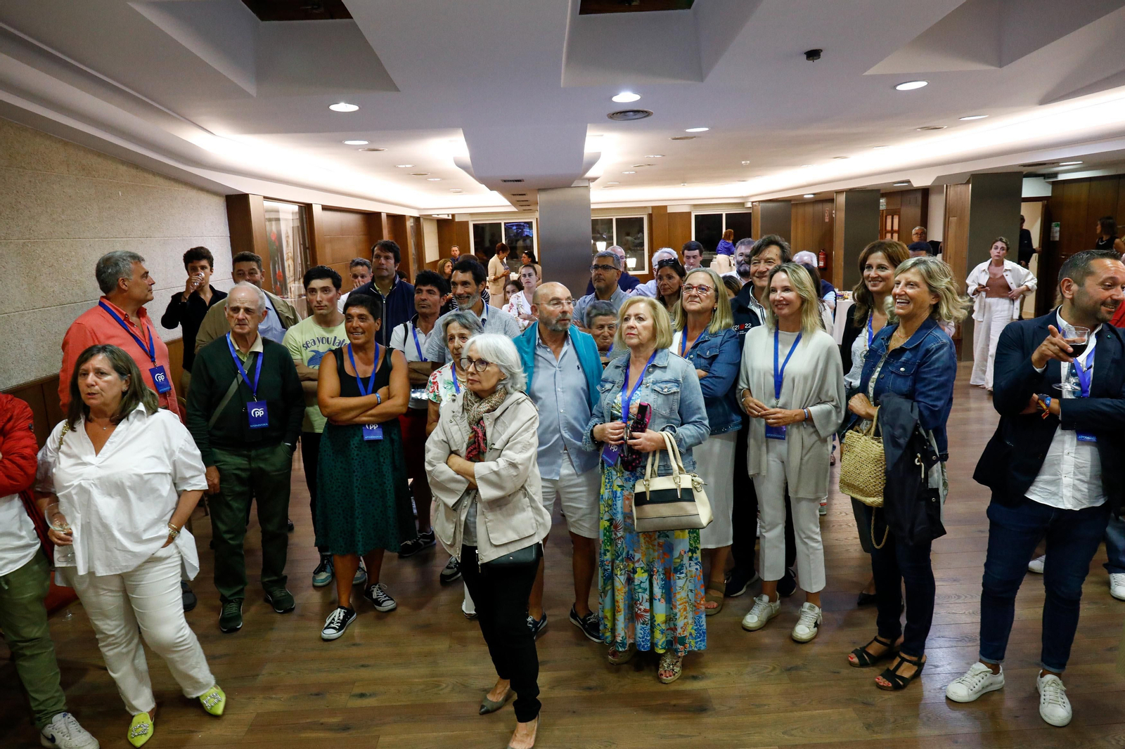 Ambiente en la sede del PP de Vigo durante el escrutinio de las elecciones generales.