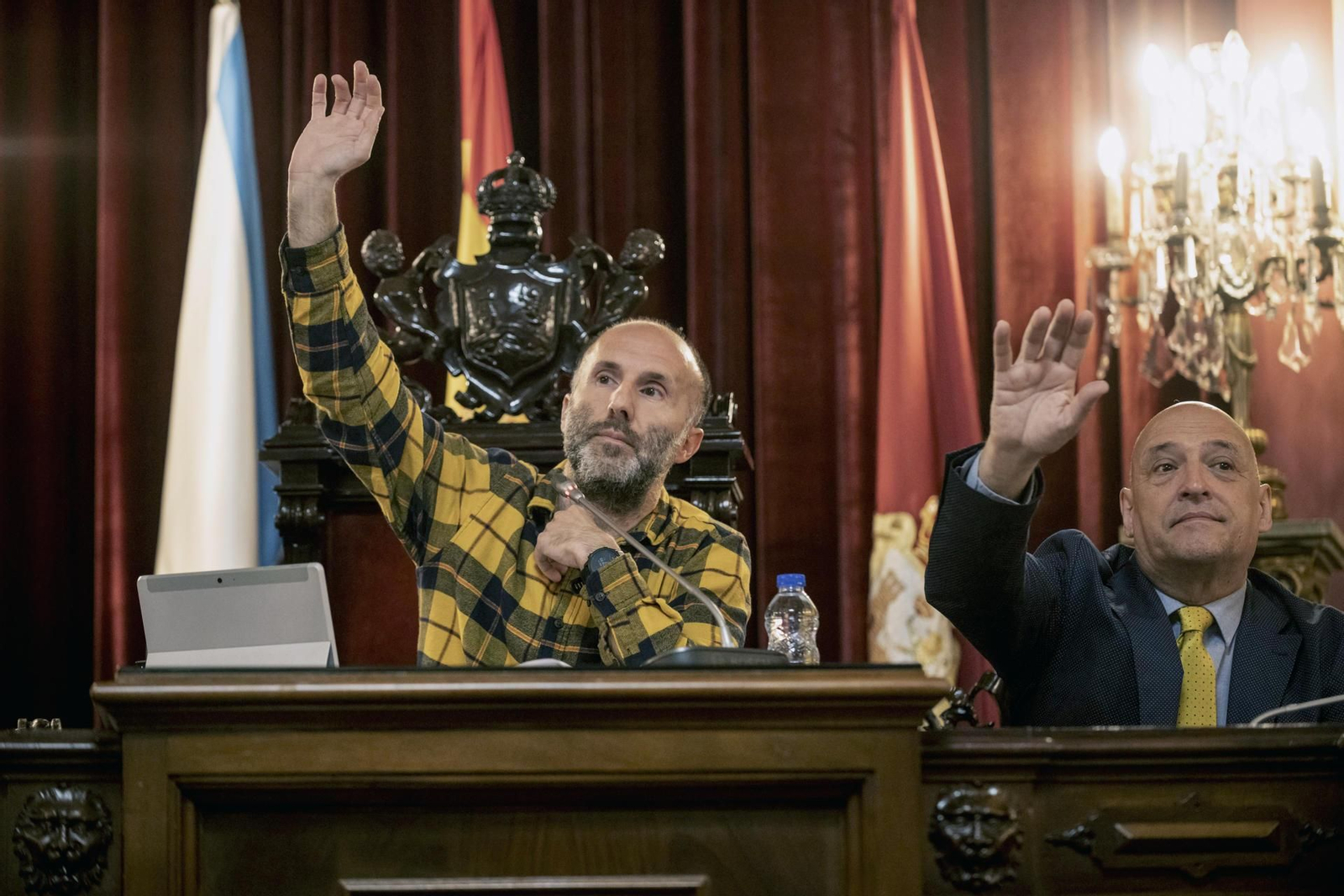 Jácome, en la sesión plenaria del Concello de Ourense. // EFE