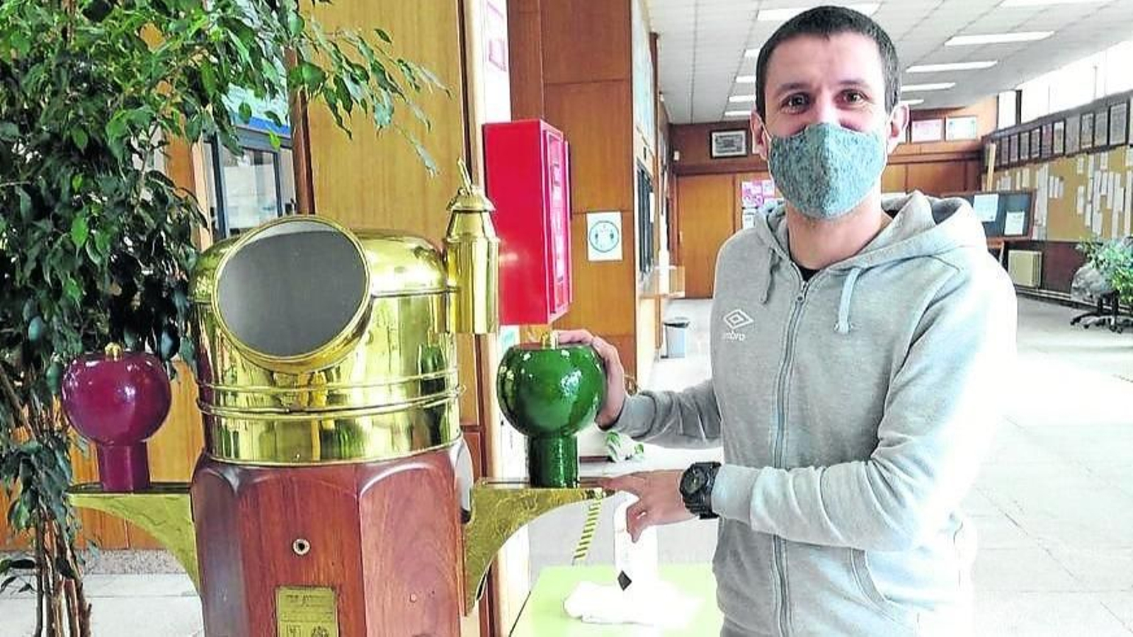 Ventura Mariño, en el Instituto Marítimo Pesquero de Vigo