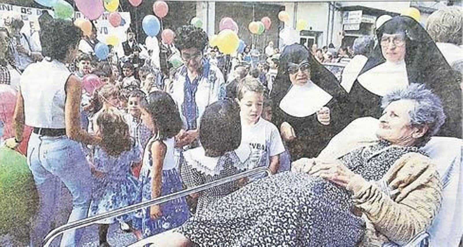 Un momento del traslado hasta el nuevo centro de Rairo.