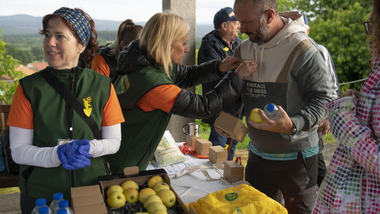 Un centenar de peregrinos completan el camino entre A Merca y Ourense pidiendo su reconocimiento Xacobeo