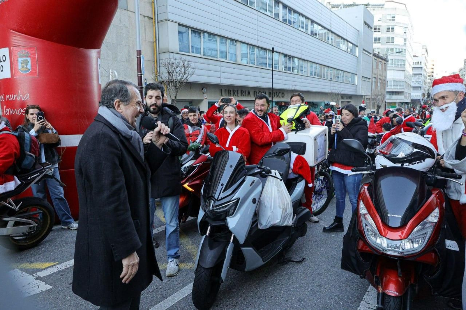 Galería | Los papanoeles moteros toman Vigo