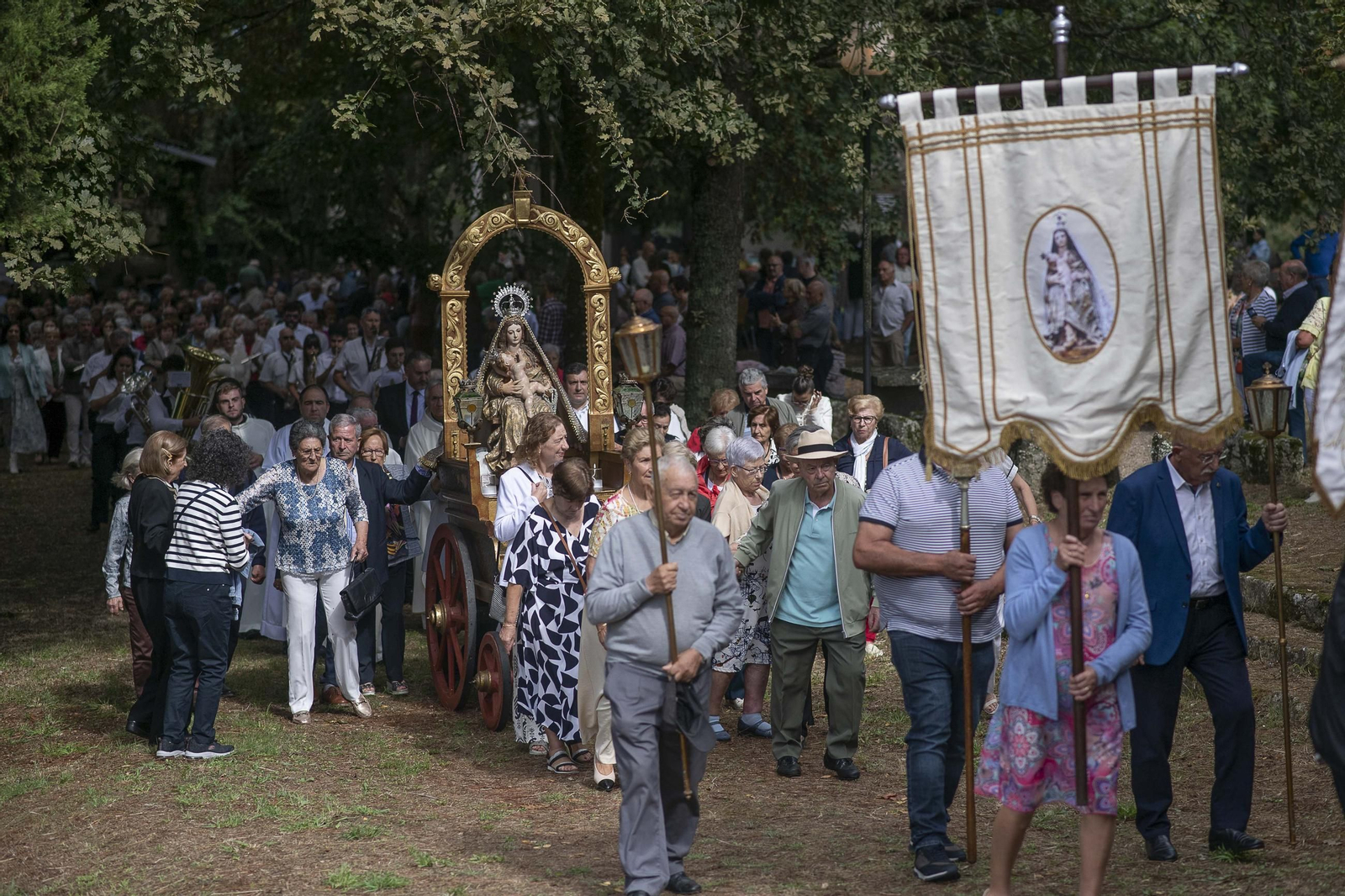 Galería | Los fieles llenaron Rabal, en Celanova, con su devoción mariana