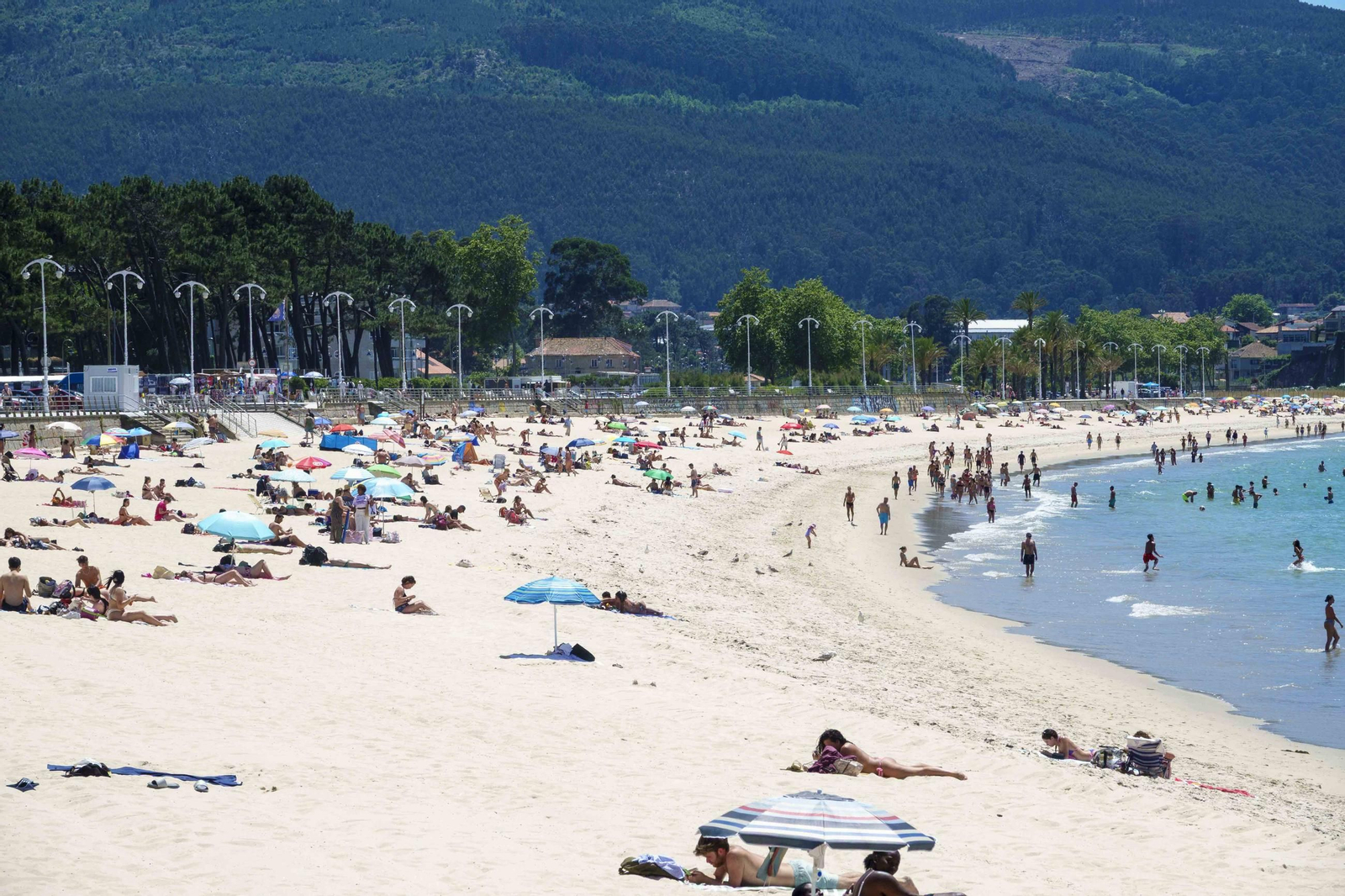 Galería | El calor se apodera de Vigo y llena las playas