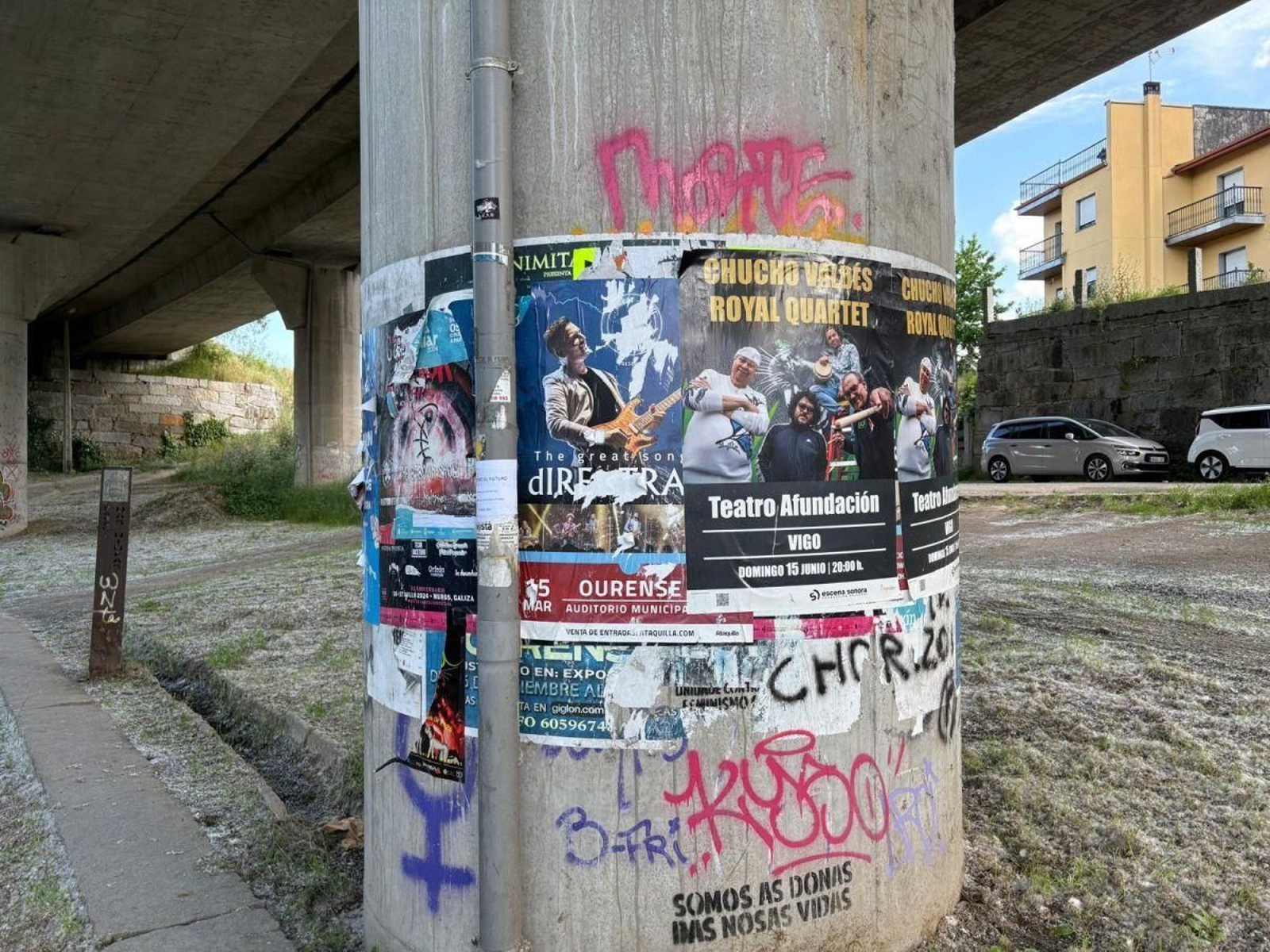 Cartelería ilegal por todo Ourense