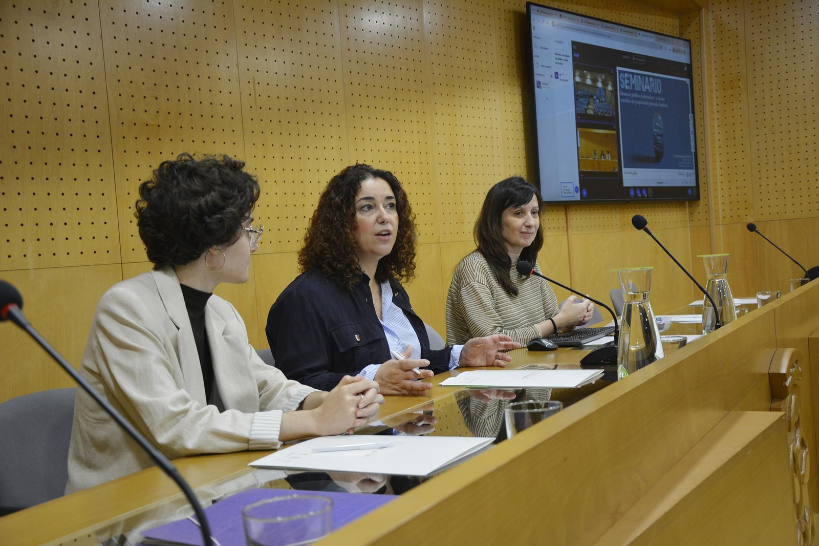 Sofía Salgado, Susana Álvarez y Eva Fernández en la apertura del seminario.
