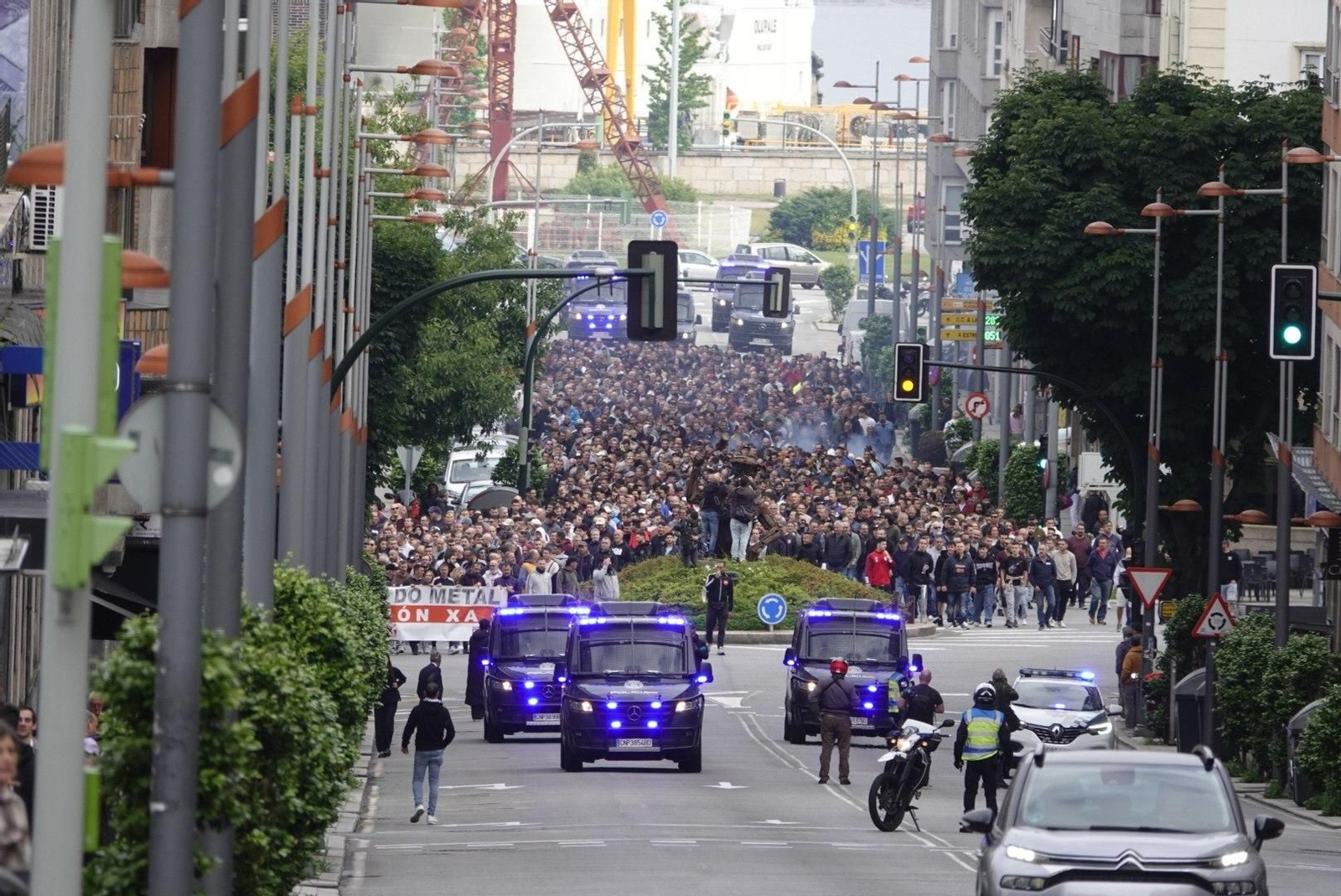 Multitudinaria huelga del metal este jueves en Vigo con amplio dispositivo policial.