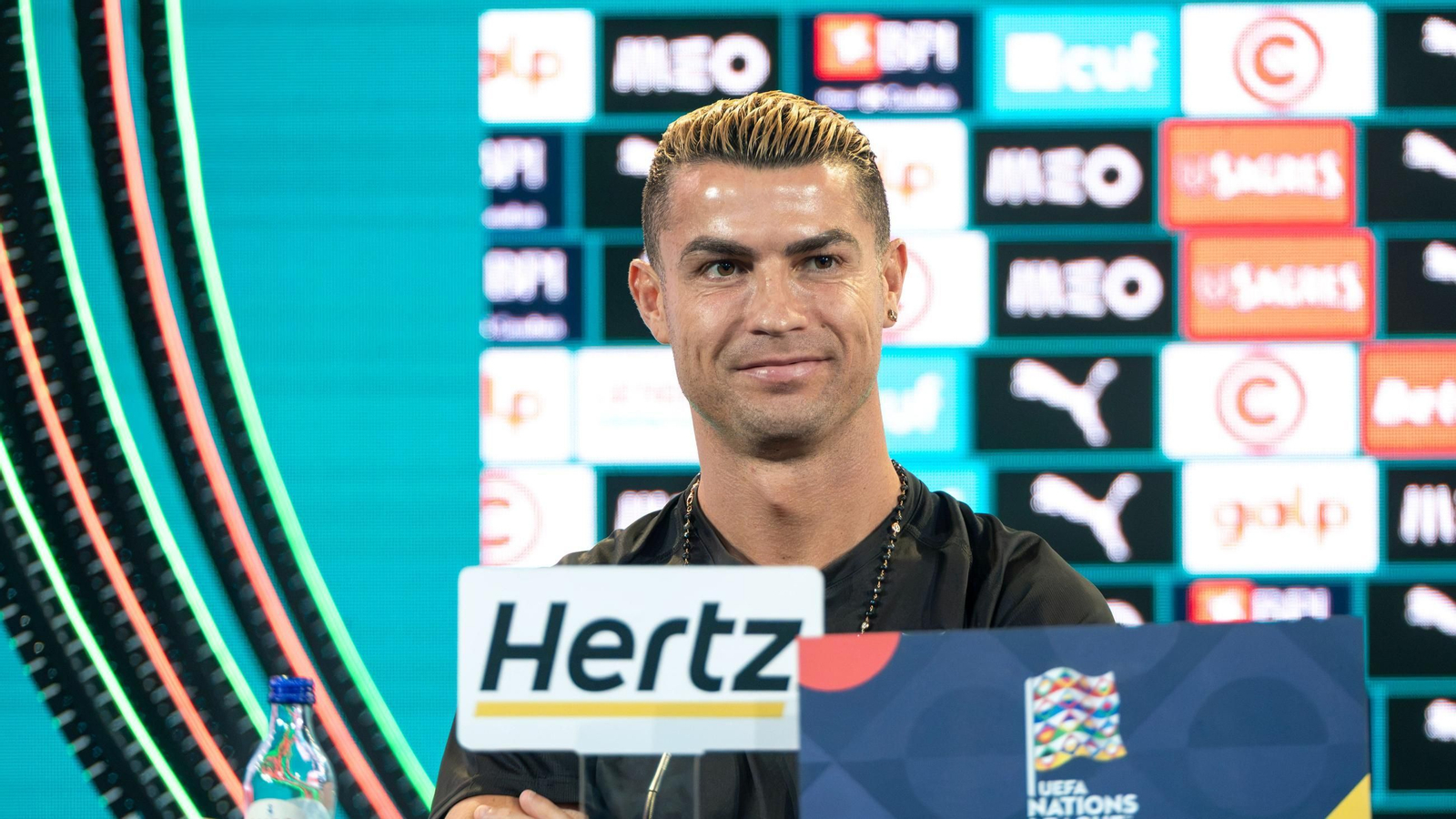 Cristiano Ronaldo hablando durante la rueda de prensa previa al partido Portugal vs. Gales