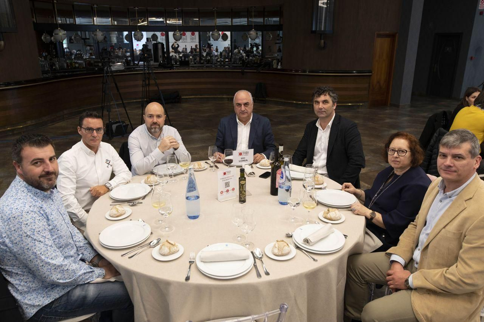 MESA RÍO LONIA | Iván Iglesias, director del Centro Integrado de FP Manuel Antonio (Vigo); José Manuel Paredes, director del CIFP A Farixa (Ourense); Jesús de Andrés, director del CIFP Fermín Bouza Brei (Vilagarcía de Arousa); Enrique Pazo, director del CIFP Ferrolterra (Ferrol); Víctor Varela, director del CIFP Someso (A Coruña); Mª Jesús Pena Fariñas, directora del CIFP A Granxa (Ponteareas), y Nicolás Espasandín, director del CIFP Politécnico de Santiago.