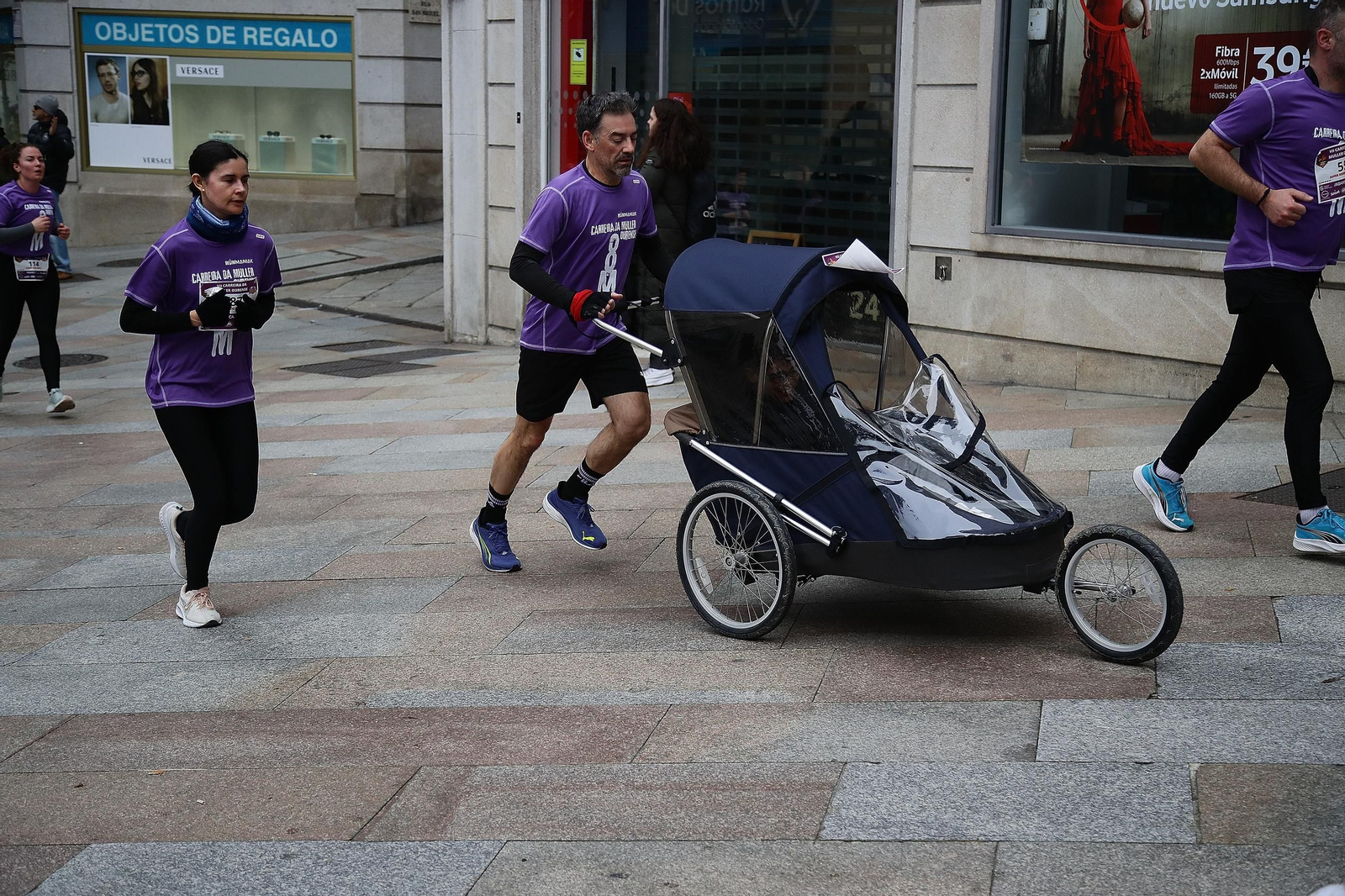Galería | Ourense se viste de morado para correr la Carreira da Muller