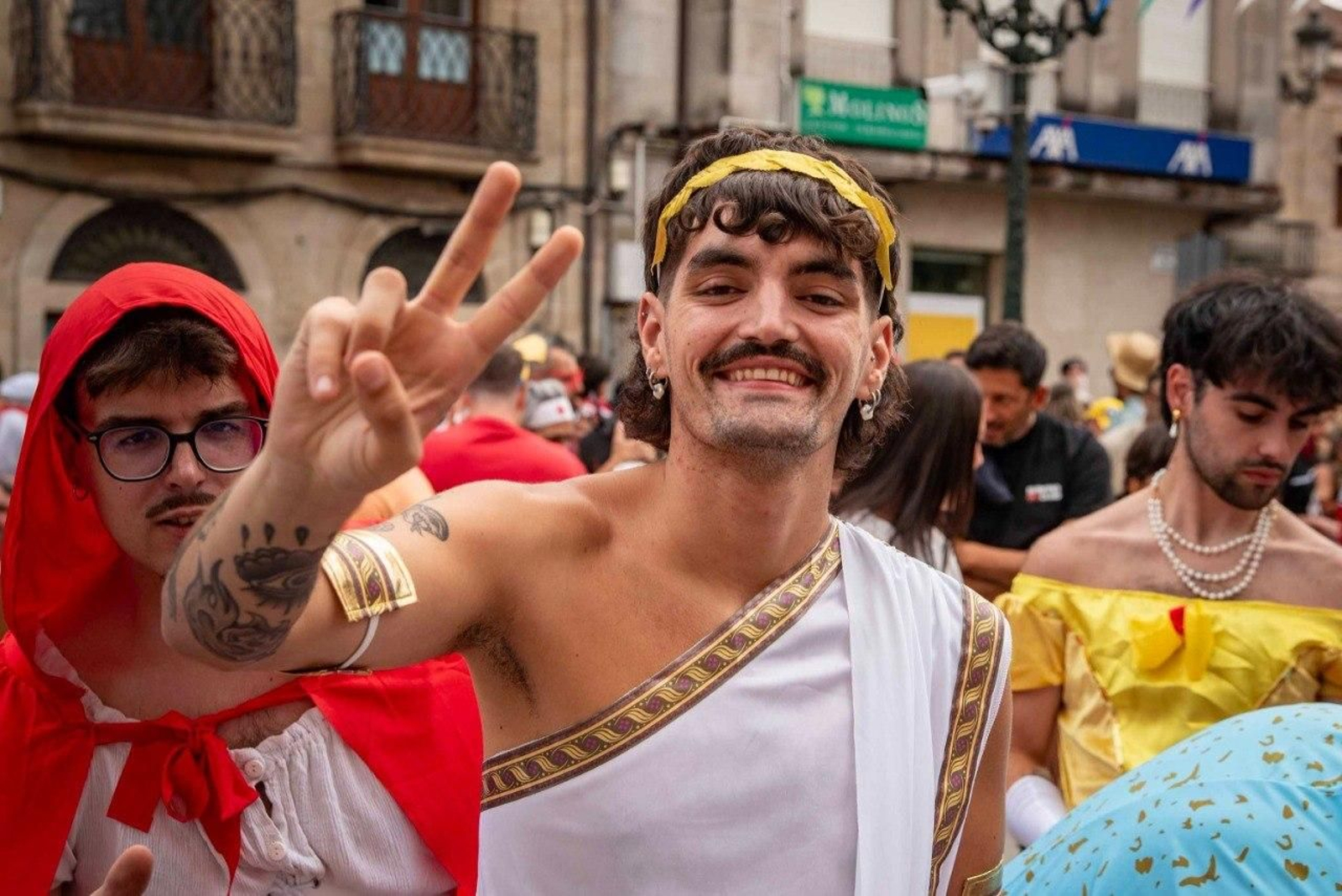Galería | Coloridos disfraces visten las calles de Redondela