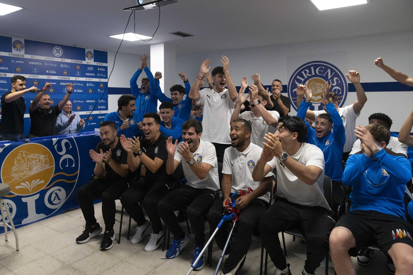 La alegría de los jugadores del Auriense tras conocer que el Deportivo de A Coruña será su rival en la primera fase de Copa del Rey.