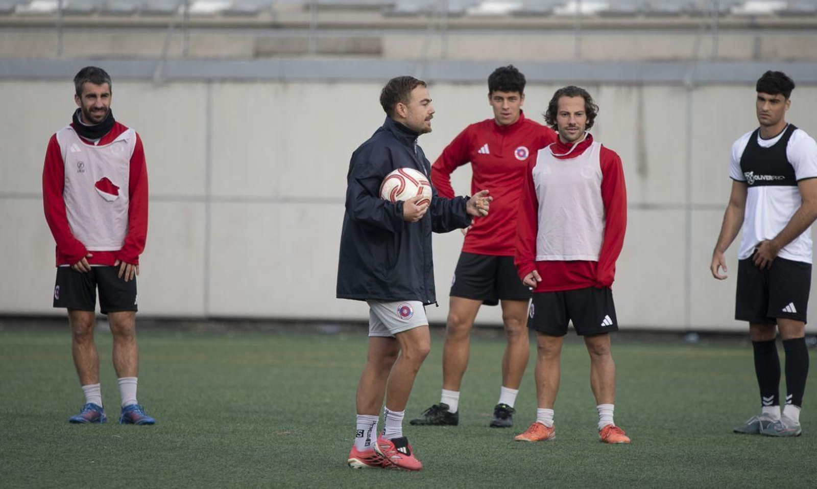 Pablo Díaz, nuevo preparador físico de la UD Ourense, en un entrenamiento en el Miguel Ángel.